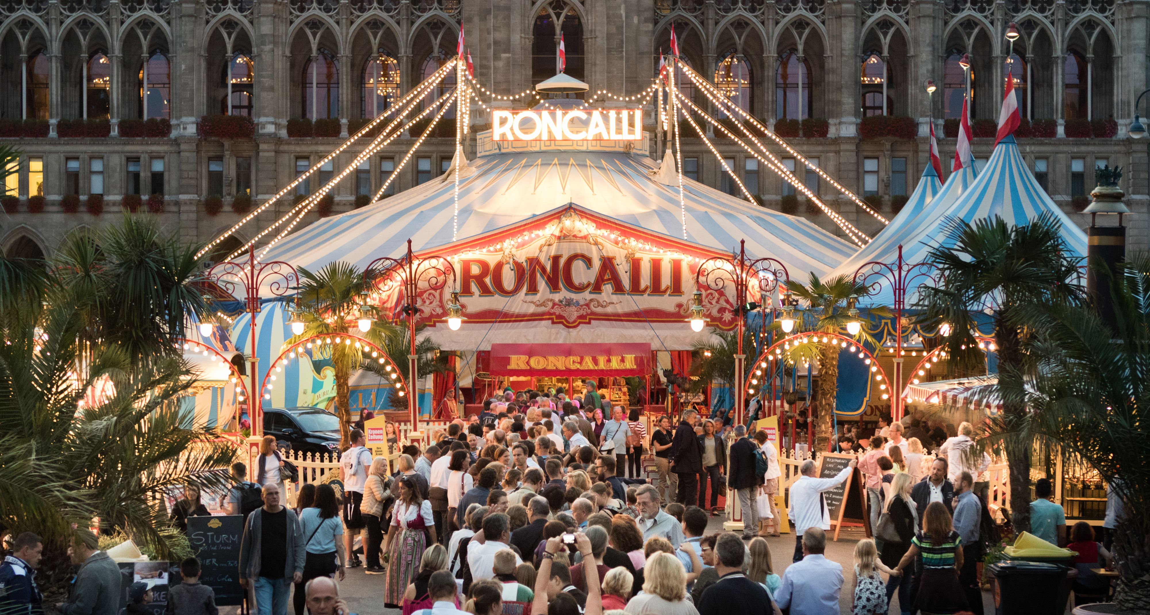 Der Circus Roncalli ist wieder in Wien.