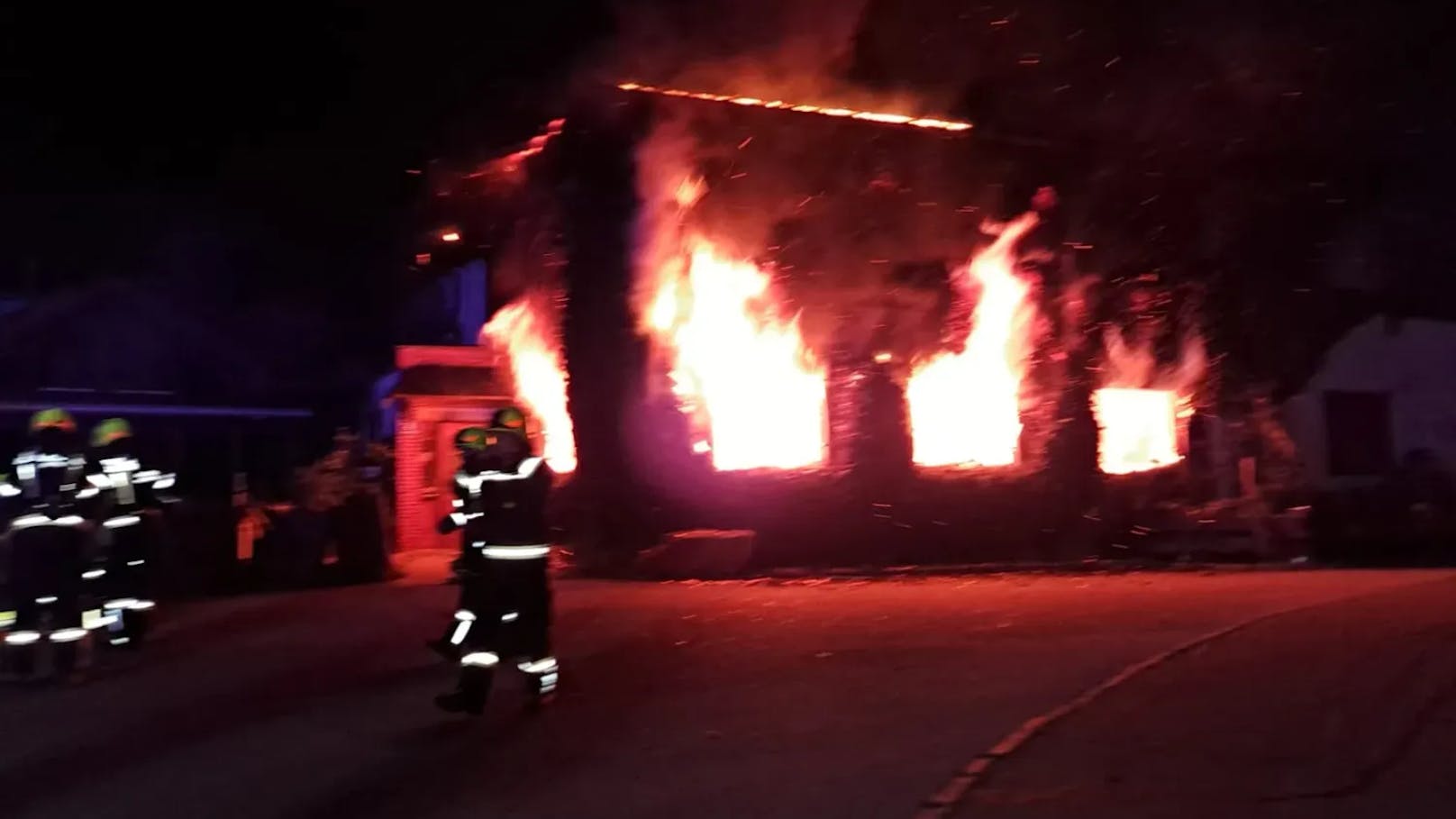 "Mehrere Brandstellen": Feuer in Asylheim war gelegt