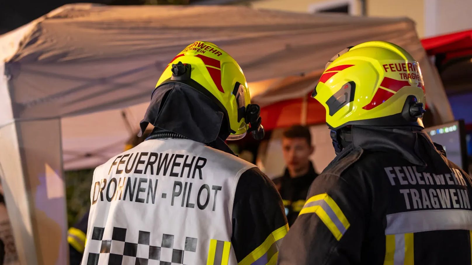 In der Nacht auf Dienstag kam es in Schönau im Mühlkreis (Bezirk Freistadt) zu einem schweren Brand in einer Asylunterkunft. Das Gebäude wurde dabei komplett zerstört.