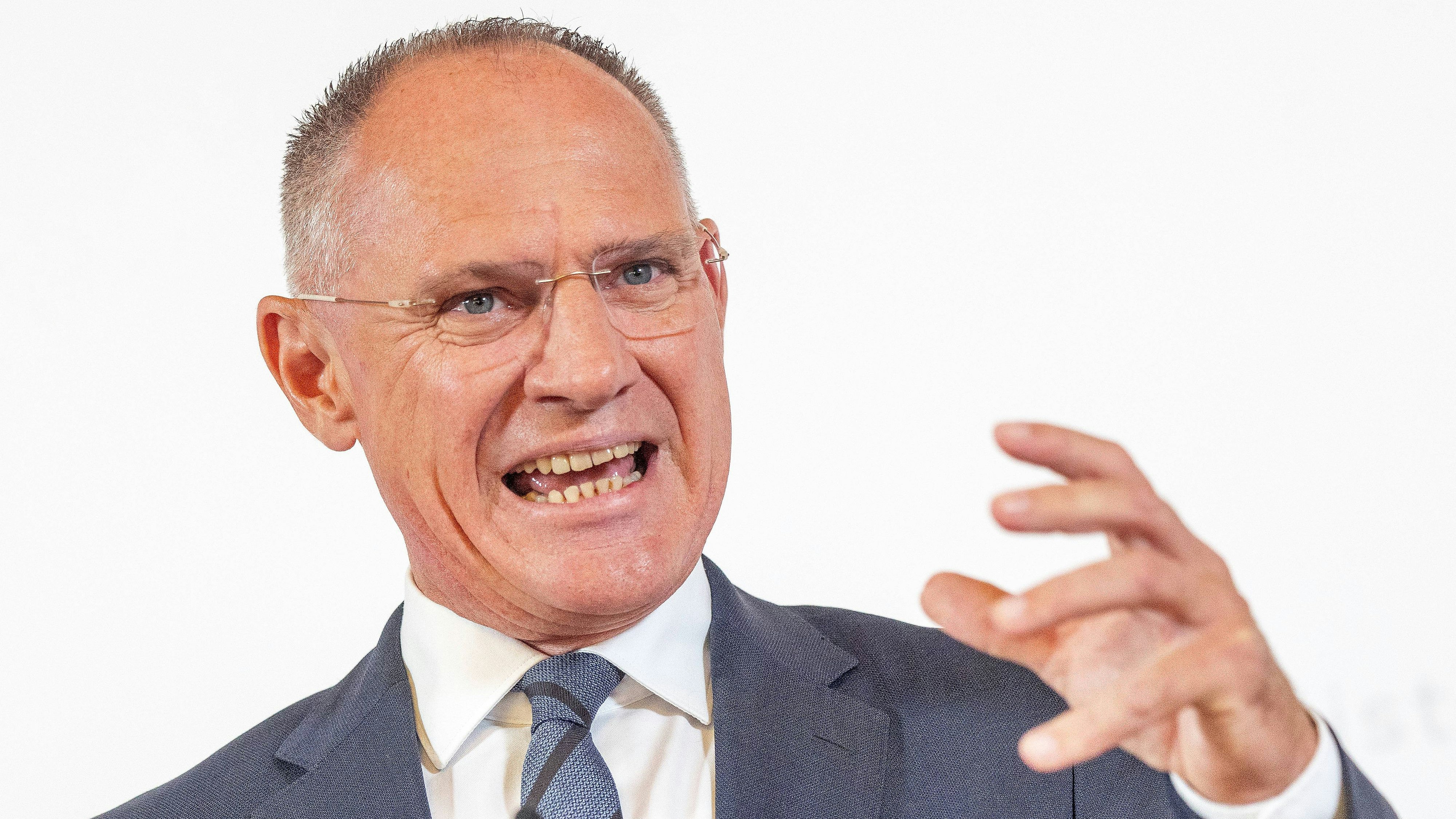 Innenminister Gerhard Karner will die Jugendkriminalität in Österreich bekämpfen.