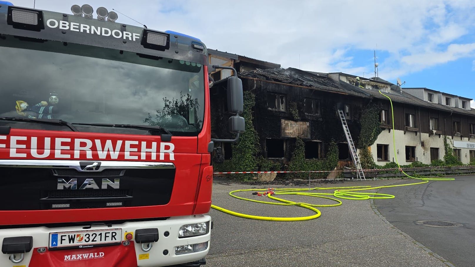 "Gut, dass keiner tot ist" – Schock nach Asylheim-Brand