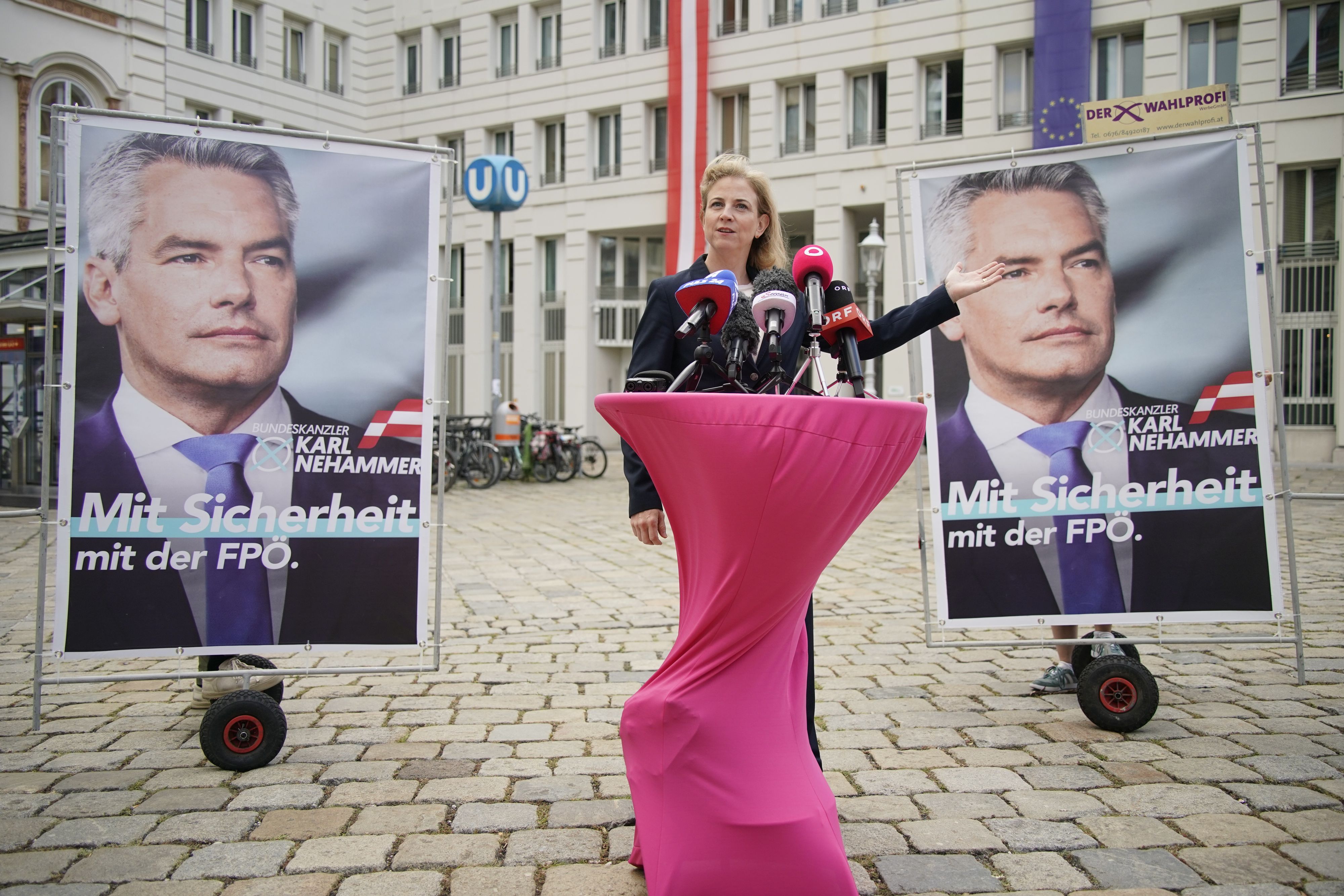 NEOS-Chefin Beate Meinl-Reisinger warnte am Dienstag vor einer erneuten schwarz-blauen Regierung.