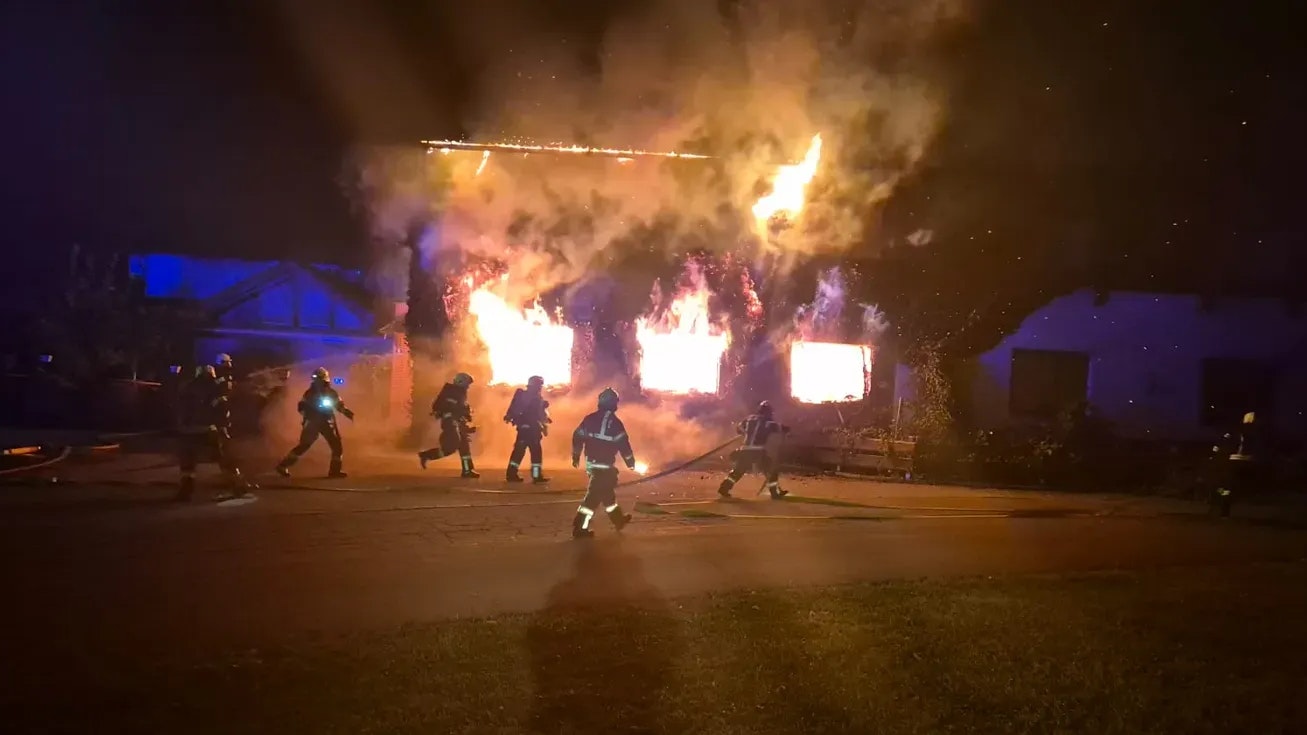 Heute.at - Großeinsatz in der Nacht! Asylunterkunft in Flammen