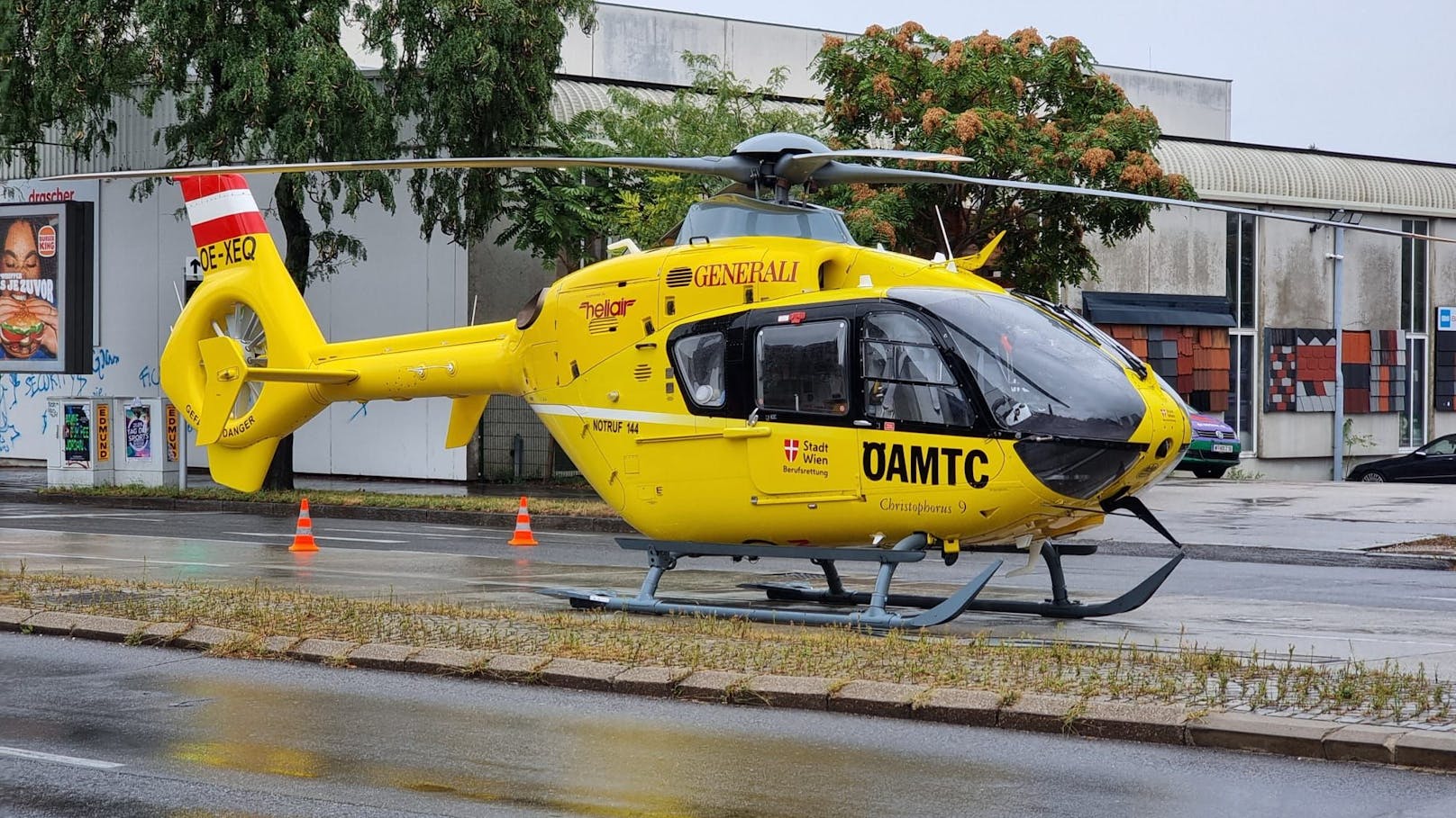 Lebensbedrohliche Situation: Frau fällt im Taxi plötzlich in Ohnmacht.