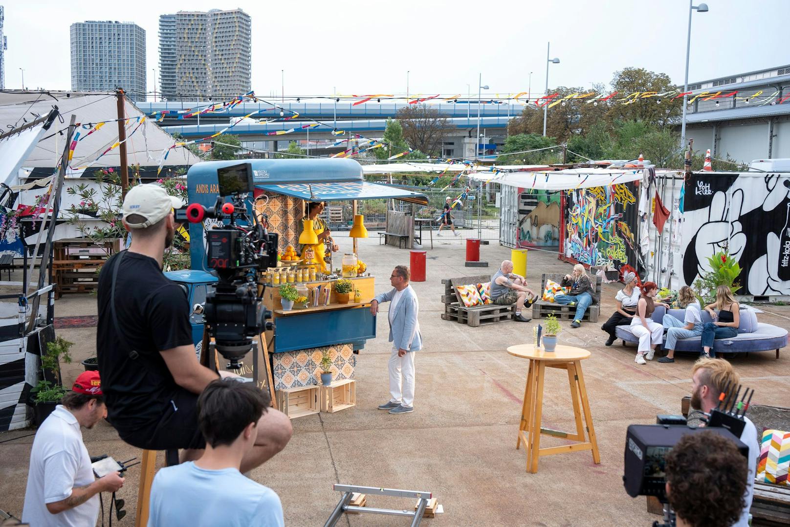 Im dritten Bezirk stand der 66-Jährige für Werbespots von Canal+ vor der Kamera.