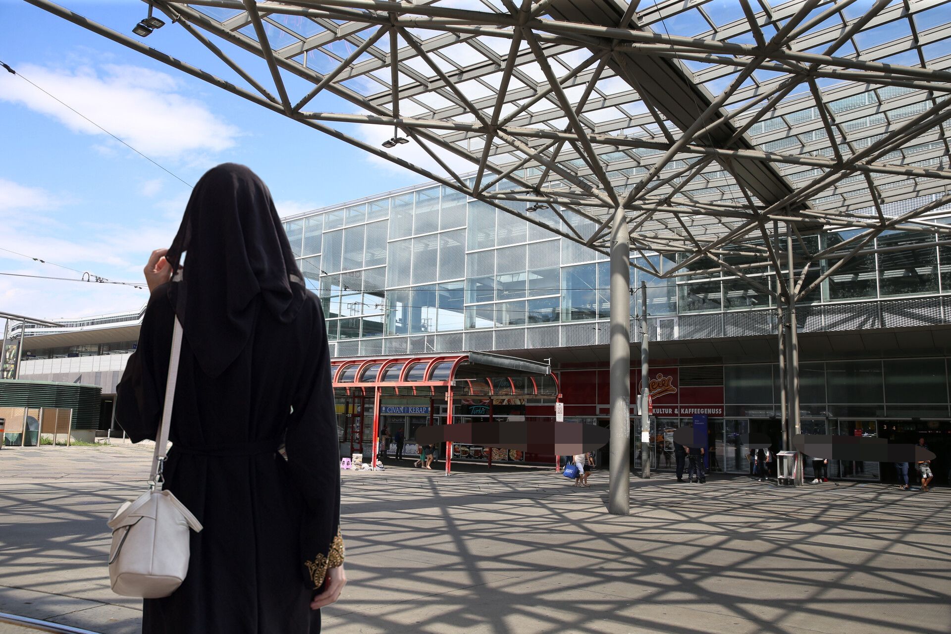 16-Jährige wurde am Praterstern mit IS-Tasche gestellt.