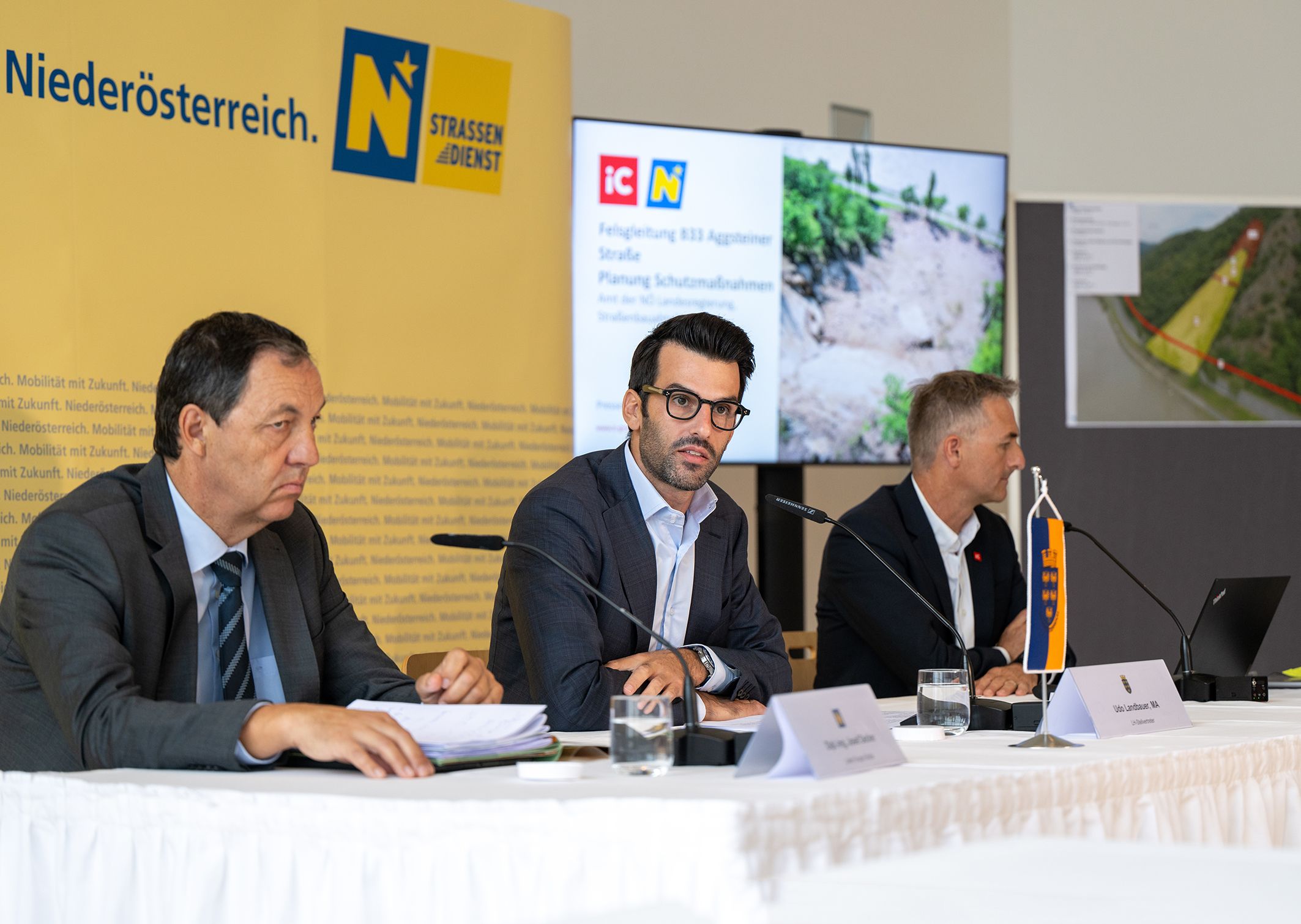 NÖ Straßenbaudirektor Decker, Landsvize Landbauer, Experte Müllegger