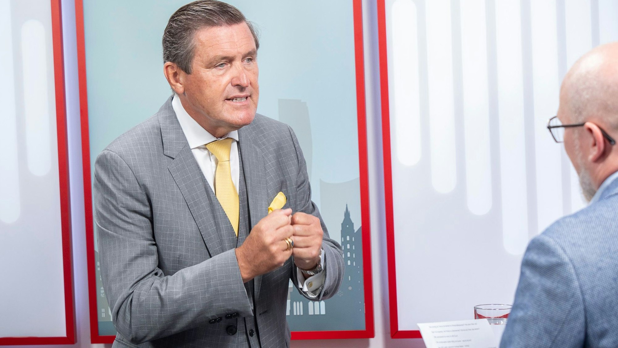 Wiens Finanz- und Wirtschaftsstadtrat Peter Hanke (SPÖ) entschuldigt sich für die Verzögerungen beim Öffi-Bau.