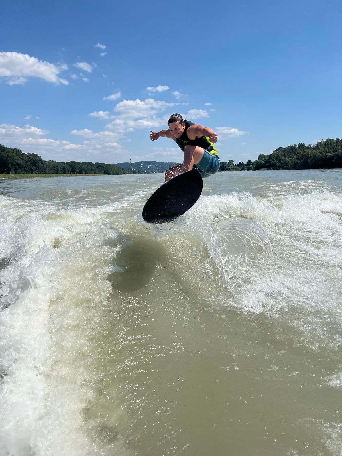 Tobias Konsel surfte bereits zu zwei Staatsmeistertiteln. Im November geht es für ihn nach Hongkong zur Weltmeisterschaft im Wakesurfen