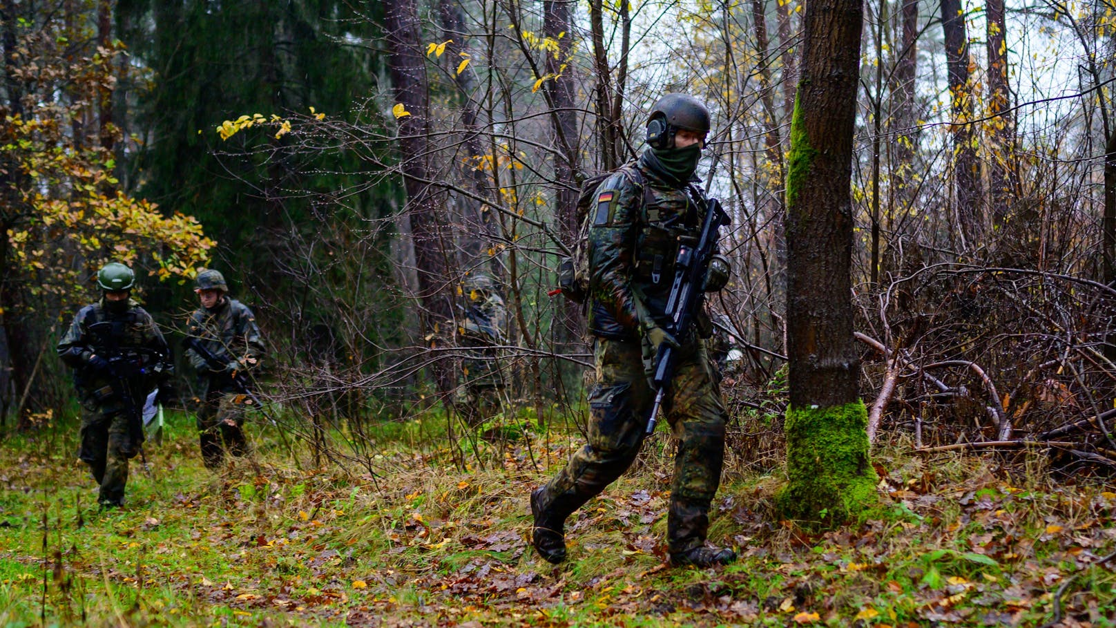 Kärntner Jägerin schießt in Wald auf Elitesoldaten