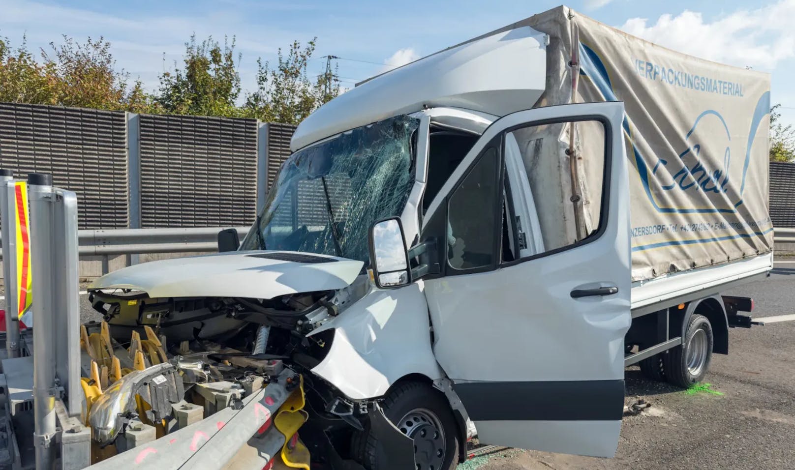 Bus baut auf A1 schweren Crash – Asfinag eilt zu Hilfe