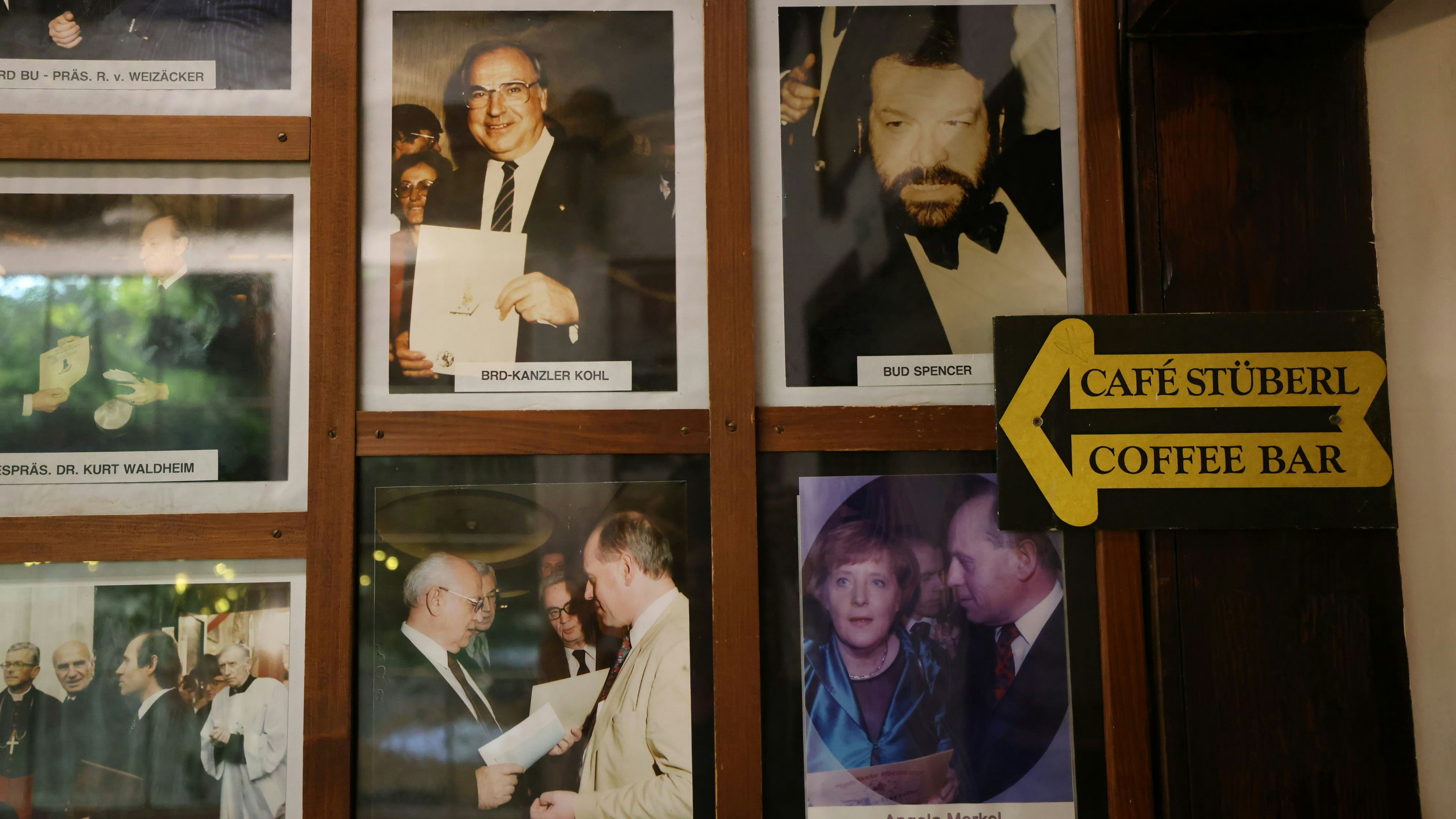 Einige Promis und Staatsgäste – darunter Angela Merkel, Bud Spencer, Michail Gorbatschow – waren Gäste im Alten Bach-Hengl.