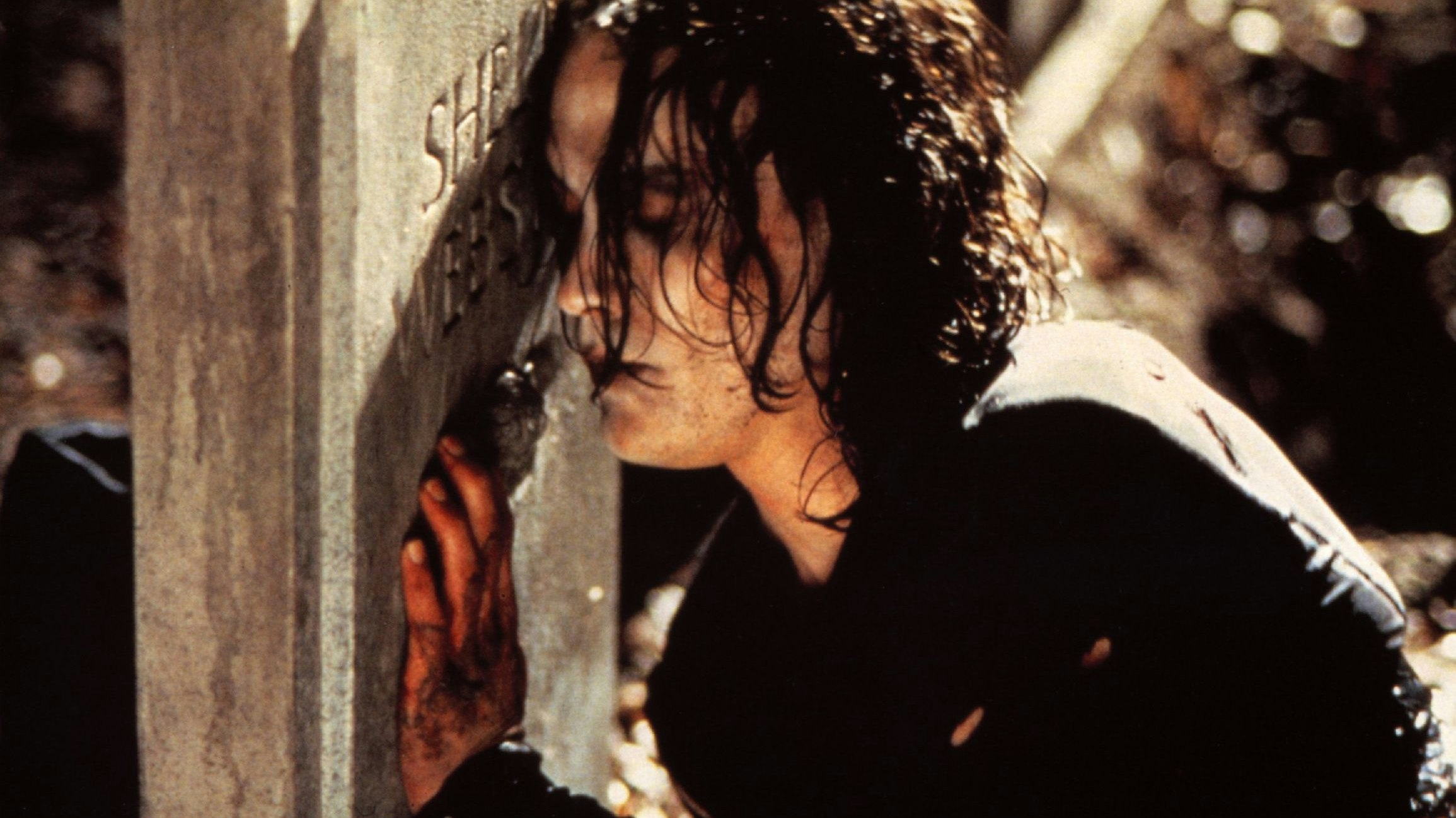 "The Crow", das Original, entstand 1994 und erlangte unter Fans auch deshalb Kultstatus, weil Hauptdarsteller Brandon Lee, Sohn von Karate-Legende Bruce Lee, bei den Dreharbeiten durch einen Schuss ums Leben kam