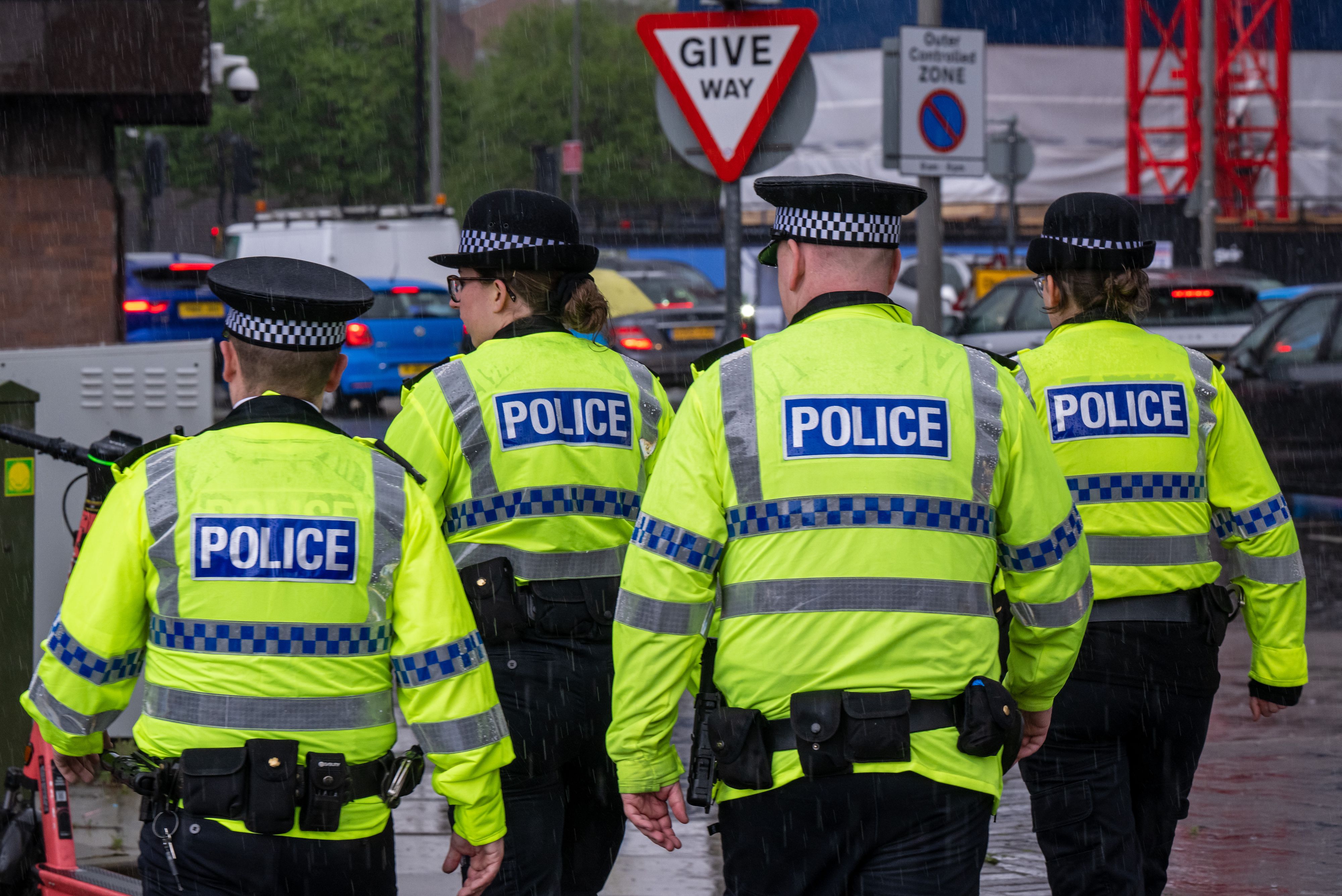 Die aktuellen Uniformen in Großbritannien bereiten vielen Polizistinnen und Polizisten großes Unbehagen.