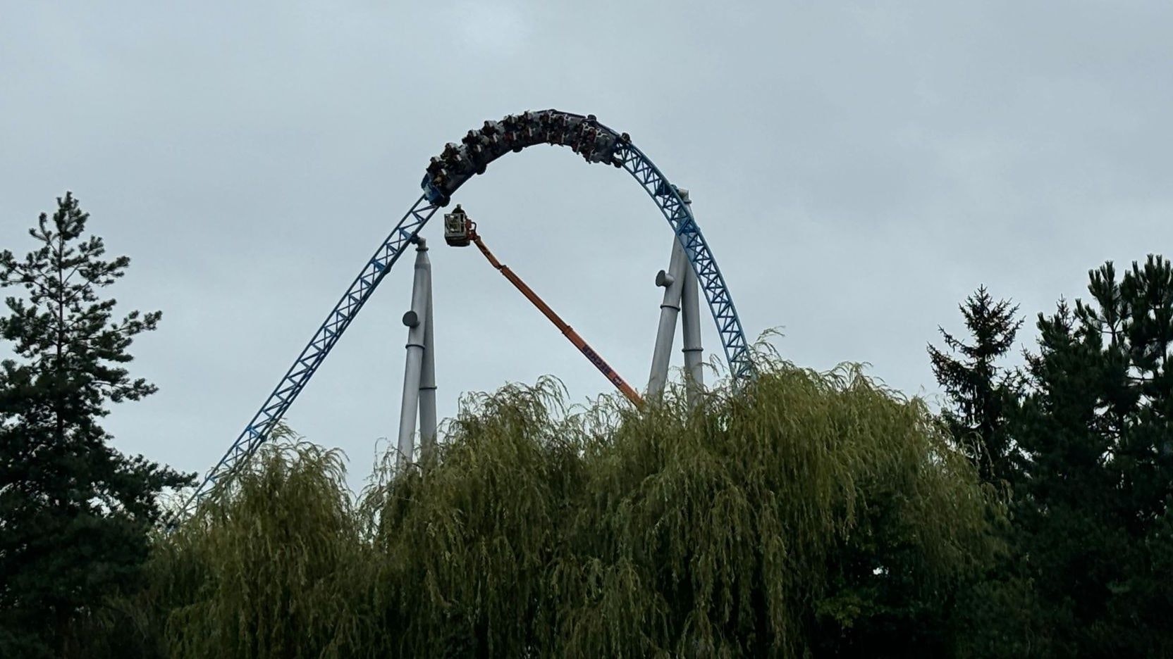 Drama im Europa-Park! Gäste kopfüber in Achterbahn
