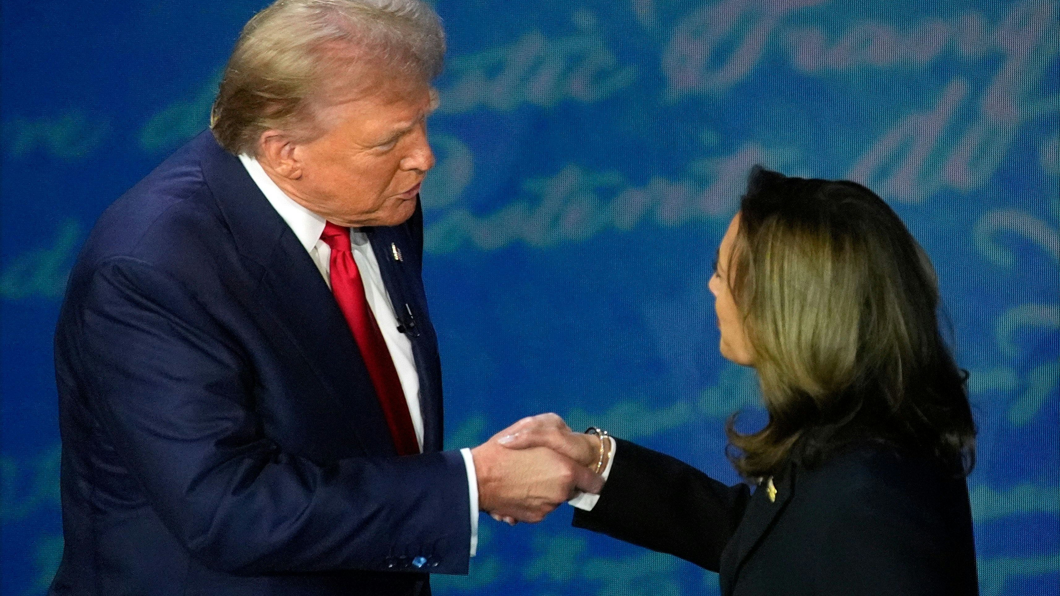 Trick zu Beginn des TV-Duells Anfang September: Kamala Harris sich Donald Trump mit Namen vor