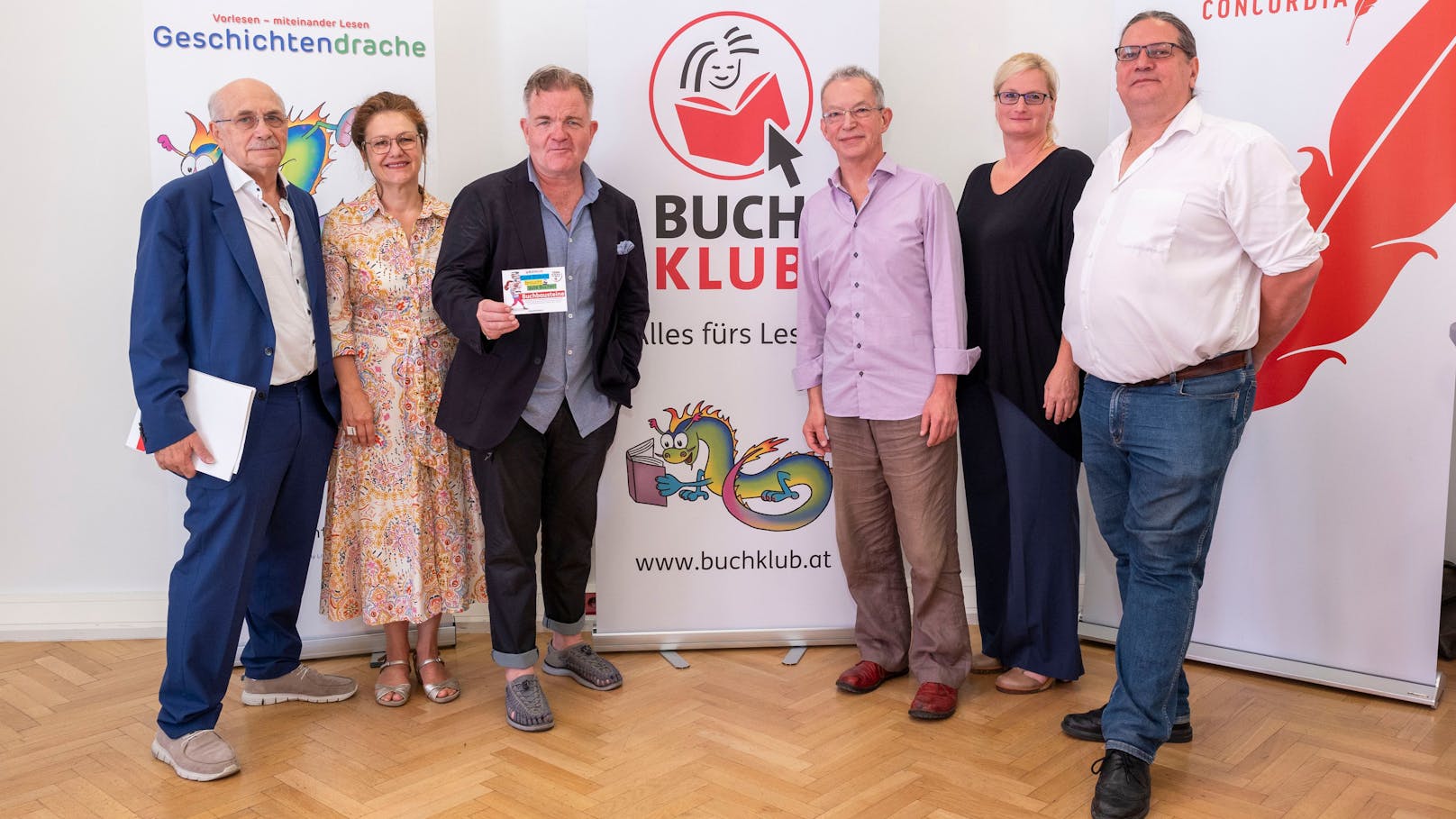 Verein in Not, Promis wollen Buchklub der Jugend helfen