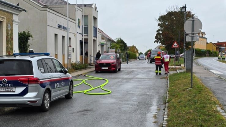 Heute.at - Bankomat in NÖ gesprengt – B9 und Bahnverkehr gesperrt