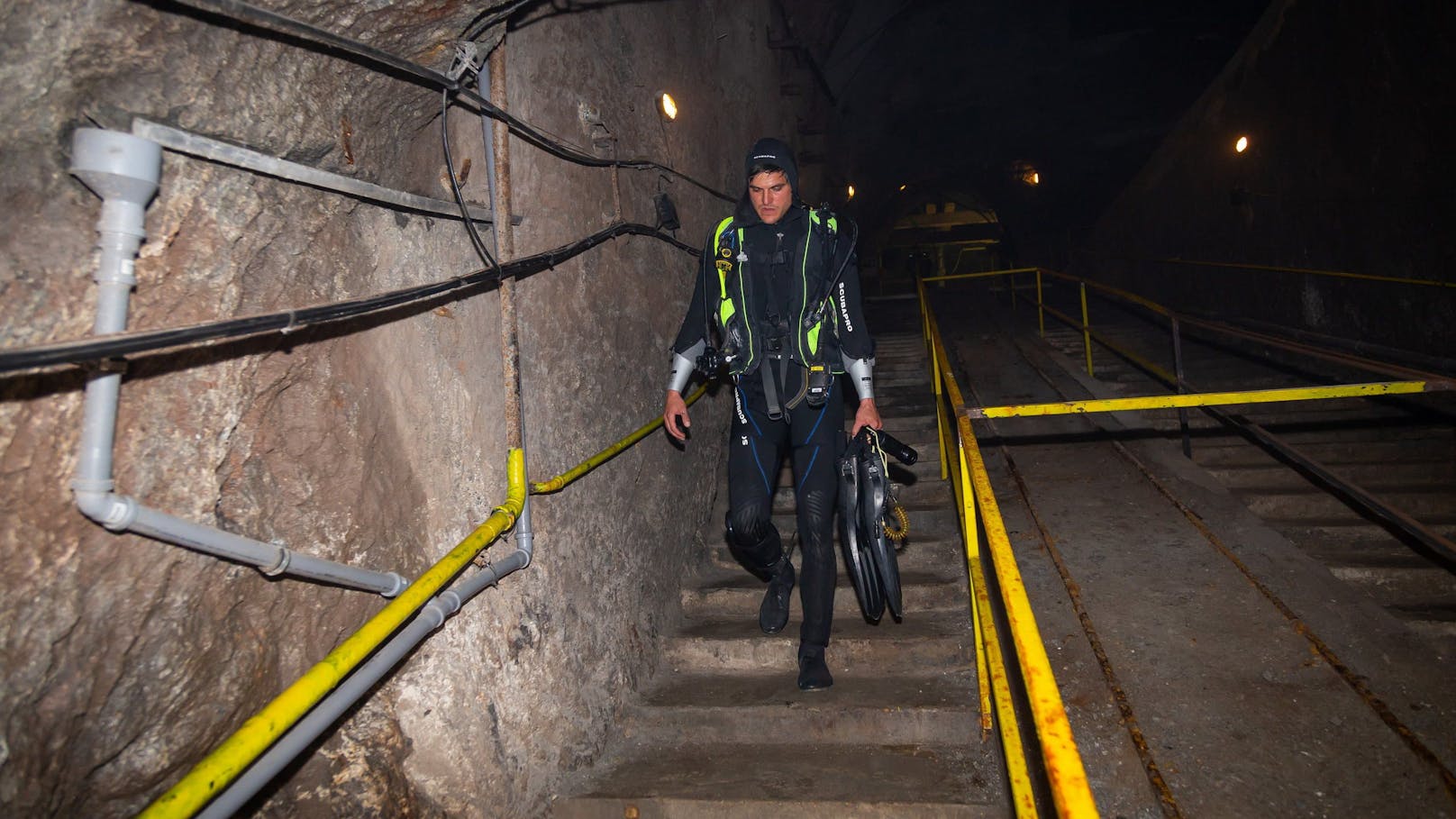 Um auf den Ernstfall vorbereitet zu sein, trafen sich 25 niederösterreichische Feuerwehrtaucher in der Seegrotte Hinterbrühl zu iner Übung.