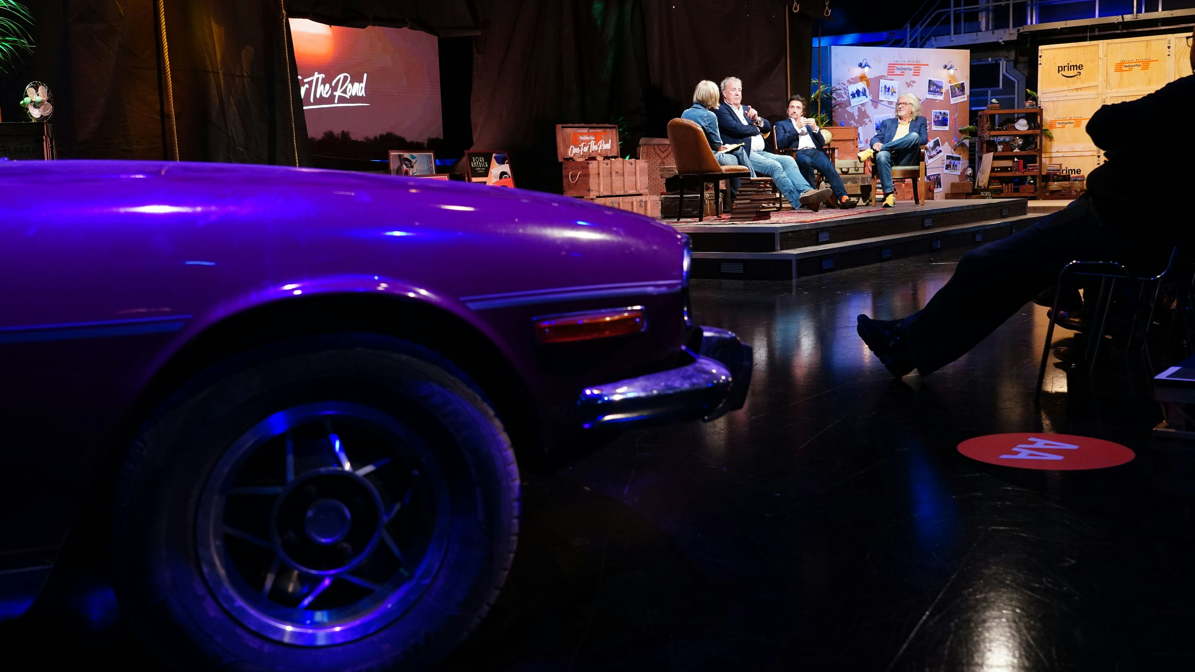 The Final Countdown: Jeremy Clarkson, Richard Hammond und James May (im Hintergrund) bei einer Promotion-Veranstaltung für die allerletzte Folge von "The Grand Tour" in London