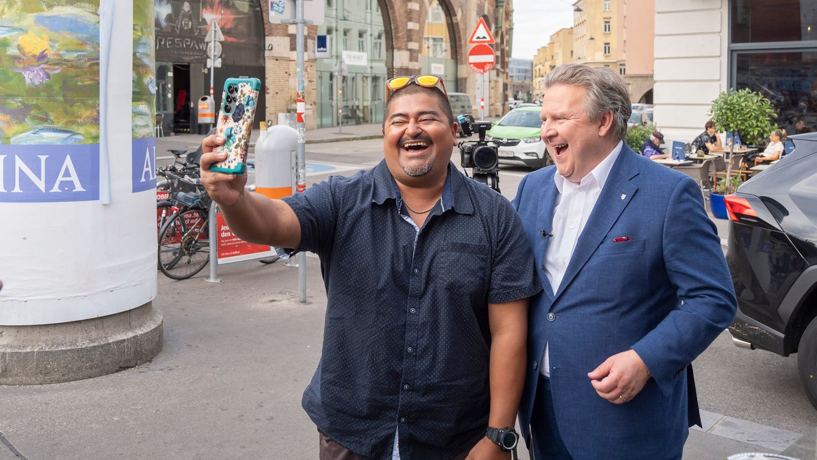 Cheese! Selfie mit einem Ludwig-Fan aus Mexico beim Würstelstand Leo am Döblinger Gürtel