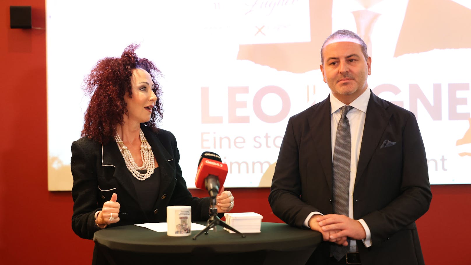 Christina "Mausi" Lugner eröffnete die Pressekonferenz und stellte das Personenkomitee vor.