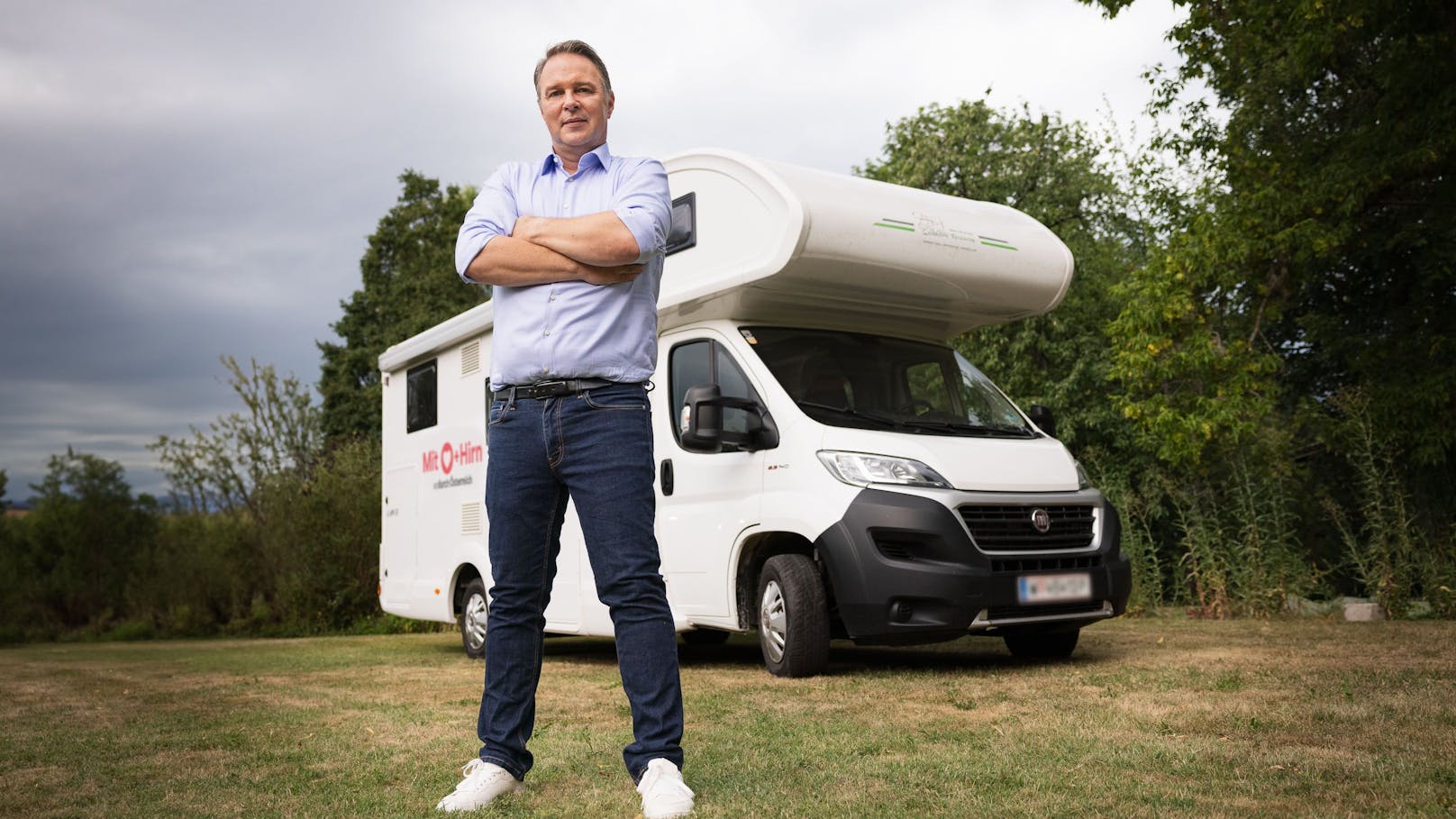 SPÖ-Chef Babler absolviert seine Wahlkampftour durch Österreich mit einem Wohnmobil.