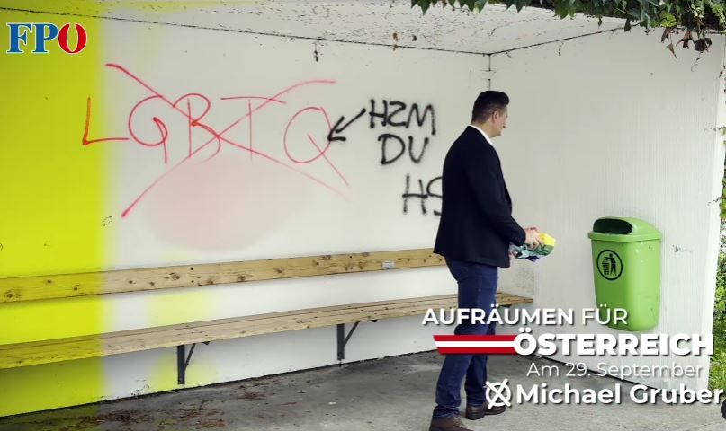 Der Lokalpolitiker Michael Gruber wirft in dem Video ein Symbol für den Frieden in den Mülleimer.