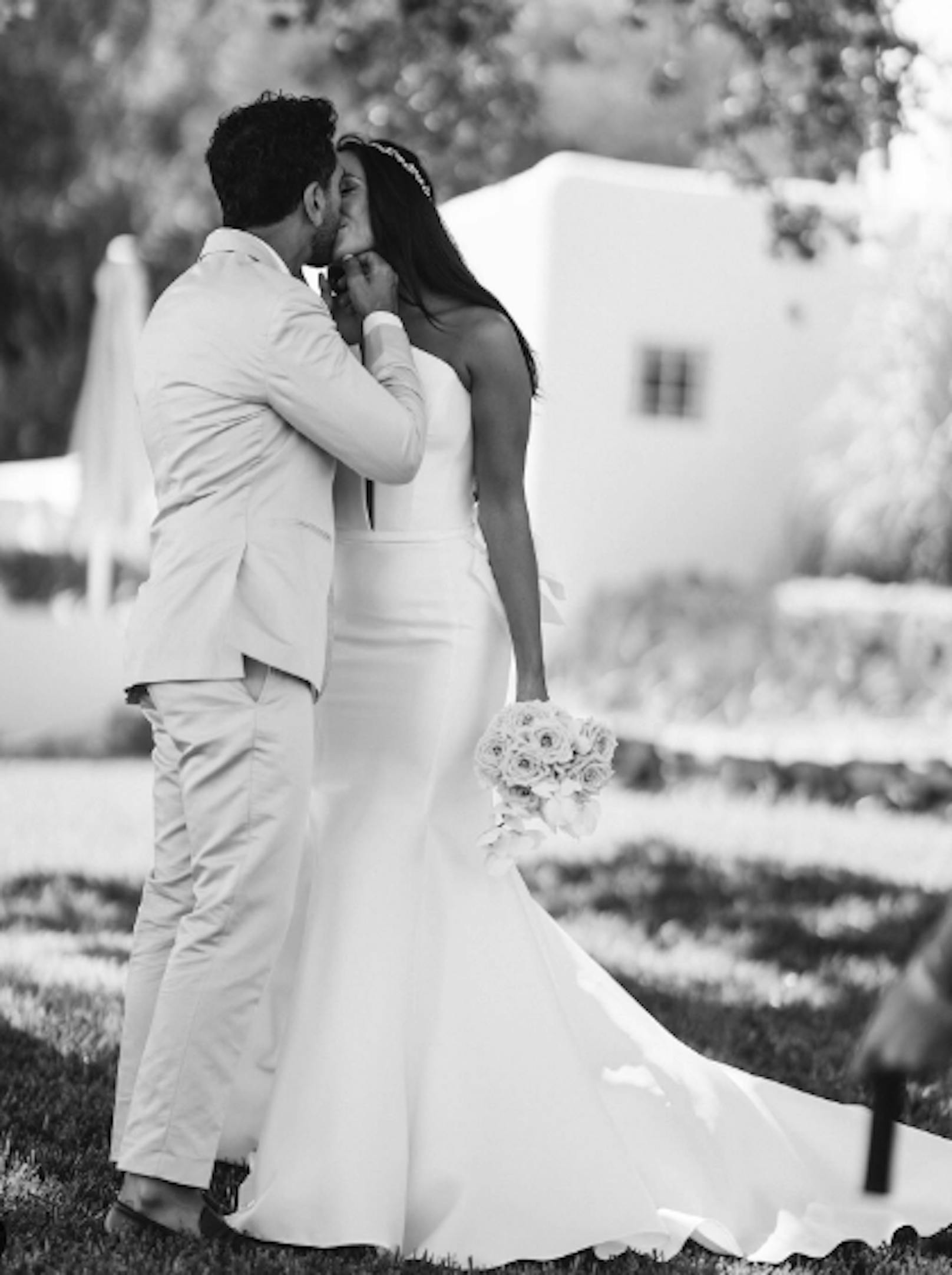 Elyas M'Barek zeigt erste Bilder seiner Hochzeit mit Jessica.