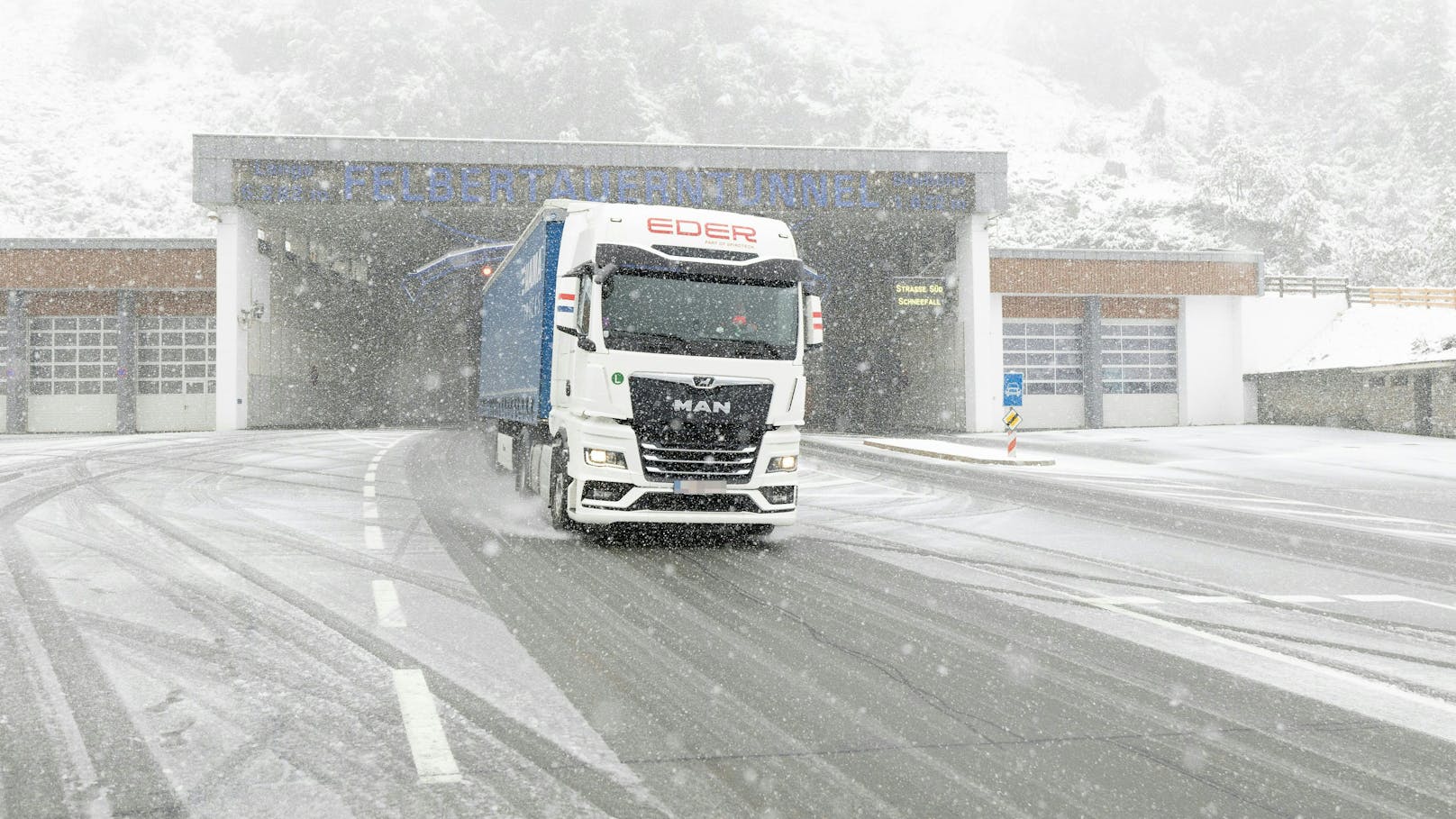 Schneefall am Nordportal des Felbertauerntunnels.