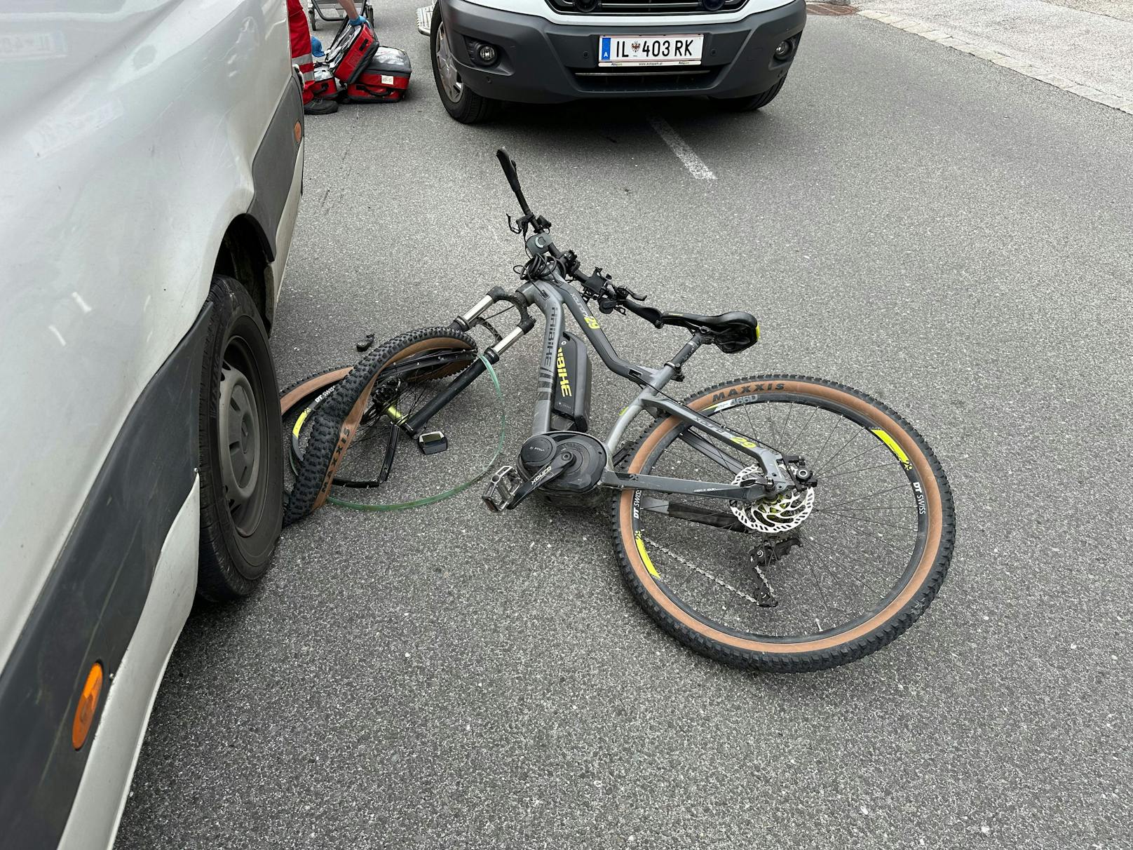 Das Bike wurde bei dem Zusammenstoß schwer beschädigt.