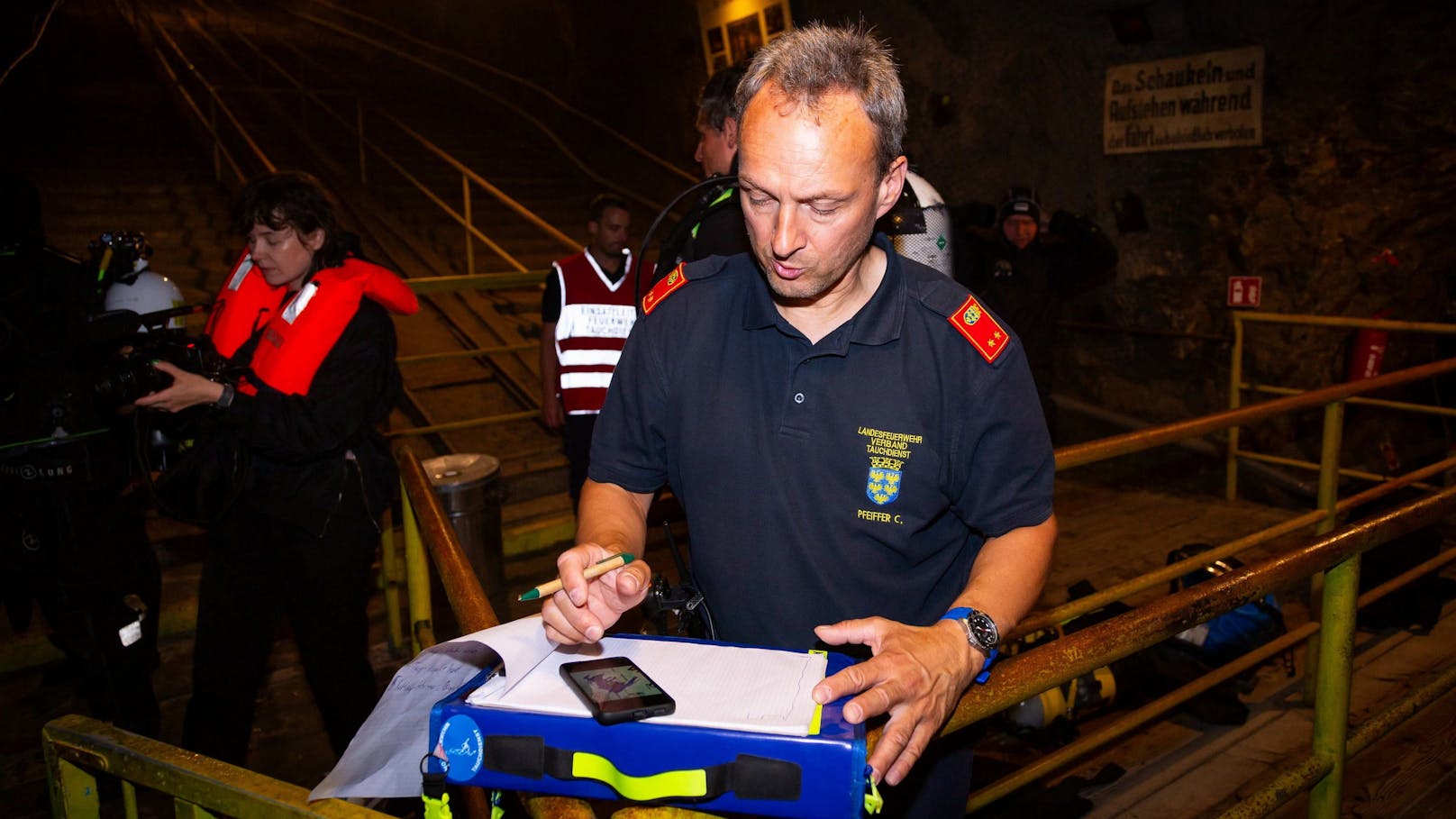 Um auf den Ernstfall vorbereitet zu sein, trafen sich 25 niederösterreichische Feuerwehrtaucher in der Seegrotte Hinterbrühl zu iner Übung.