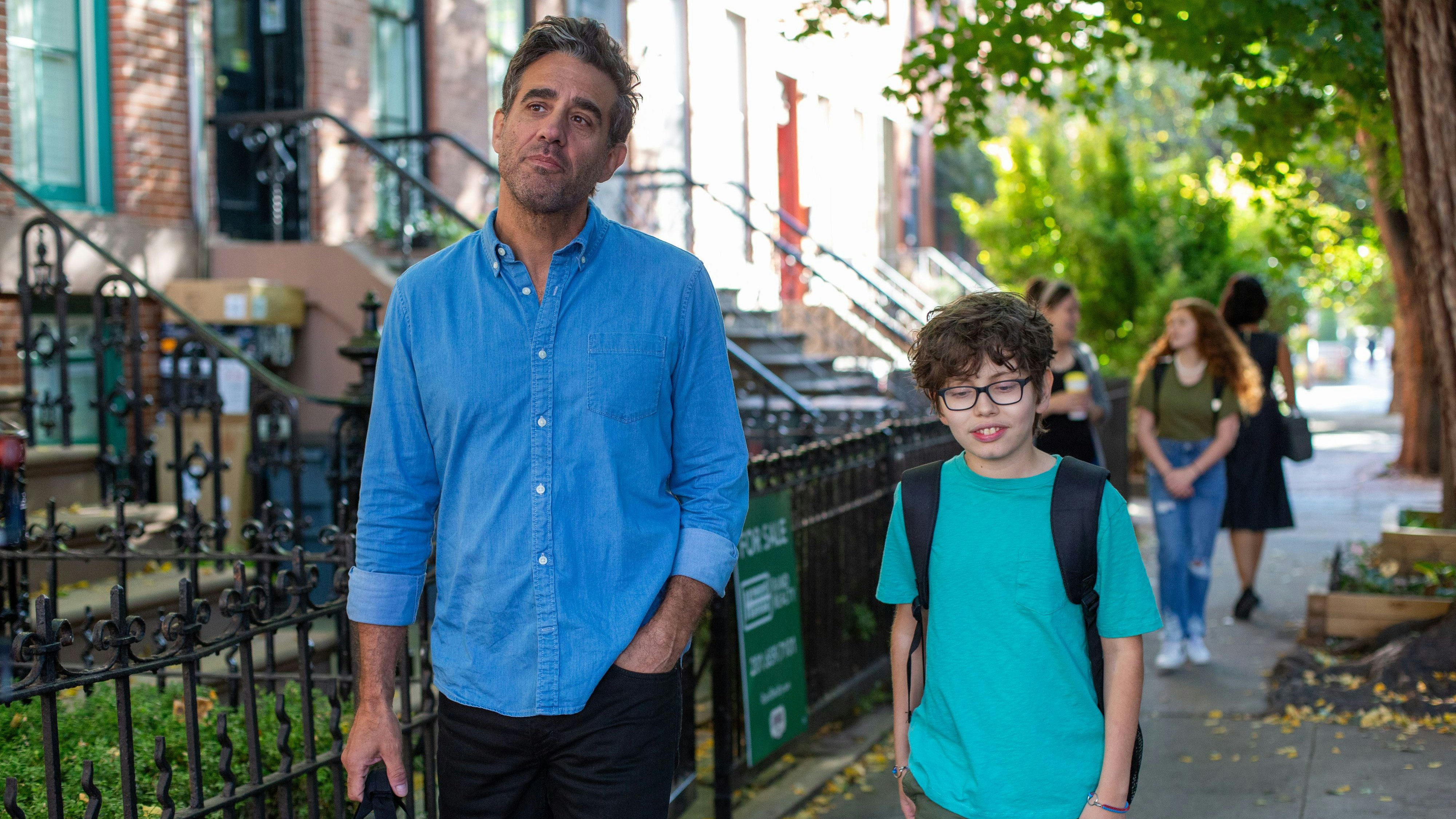 Sind sich nicht nur nahe, sondern auch ähnlicher als gedacht: Max (Bobby Cannavale) und sein autistischer Sohn Ezra (William Fitzgerald)