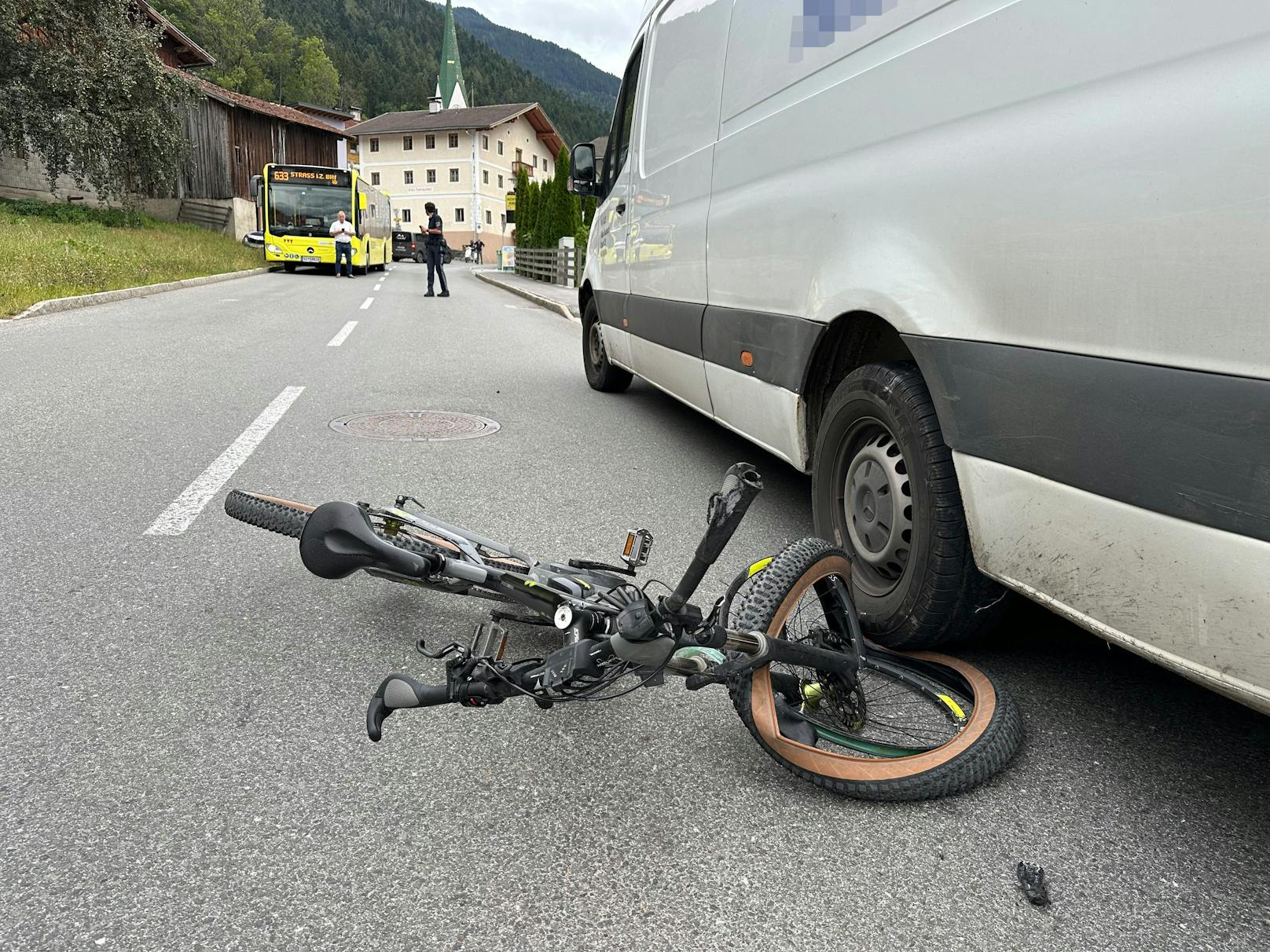 Der 18-Jährige wurde dabei schwer verletzt.