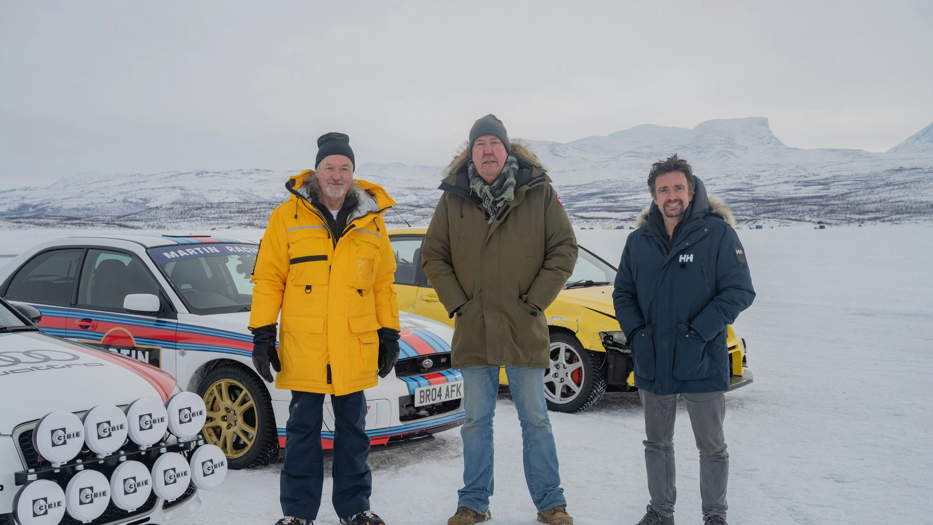 Eine der jüngeren Episoden, "A Scandi Flick" – darin bewegte das Trio May, Clarkson und Hammond (v.l.) Rallyeautos nahe dem und nördlich des Polarkreises