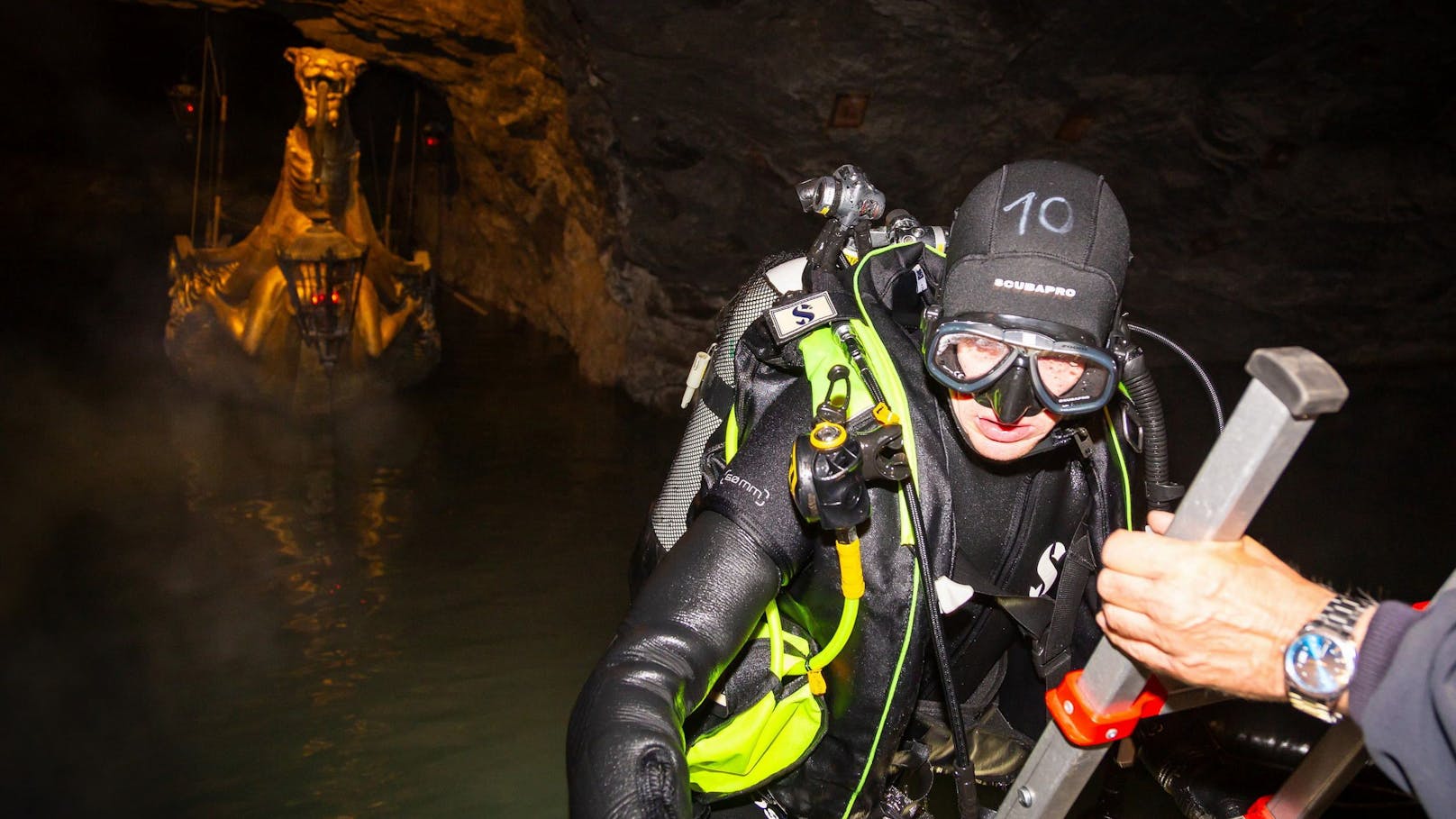 Um auf den Ernstfall vorbereitet zu sein, trafen sich 25 niederösterreichische Feuerwehrtaucher in der Seegrotte Hinterbrühl zu iner Übung.