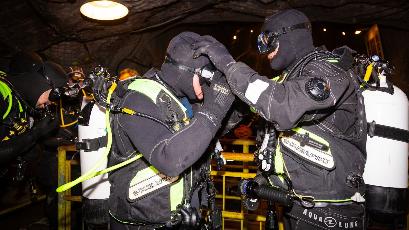 Um auf den Ernstfall vorbereitet zu sein, trafen sich 25 niederösterreichische Feuerwehrtaucher in der Seegrotte Hinterbrühl zu iner Übung.