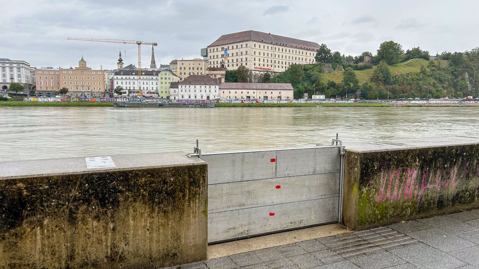 Die Donaulände in Linz wurde bereits mit einem Hochwasserschutz versehen.