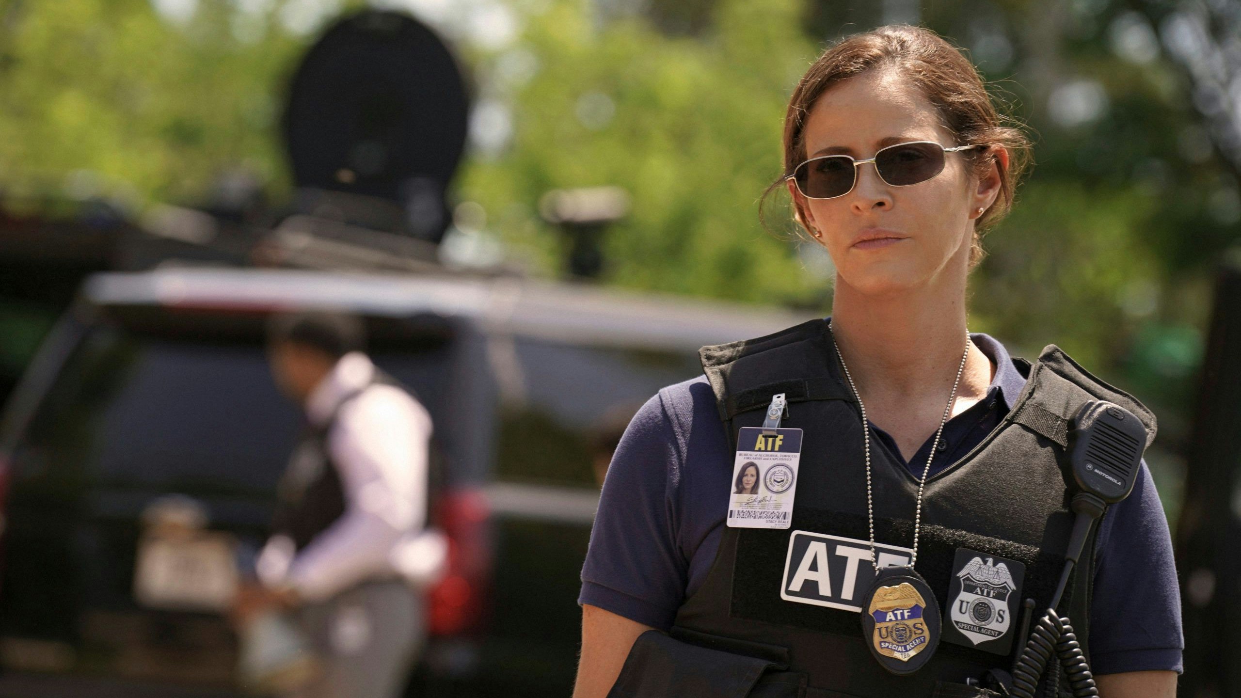 ATF-Agentin Stacy (Andrea Savage) bringt Dwight zuerst in ihr Bett und danach ins Gefängnis