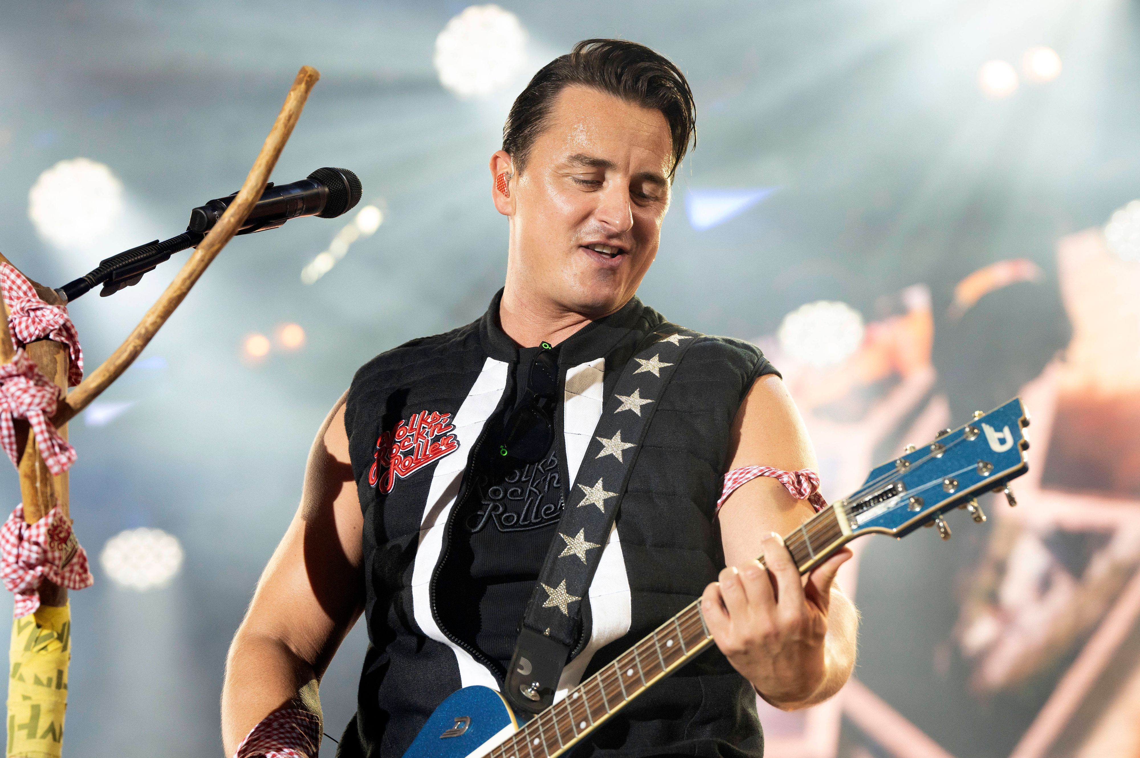 Andreas Gabaliers Gitarrist trug ein 