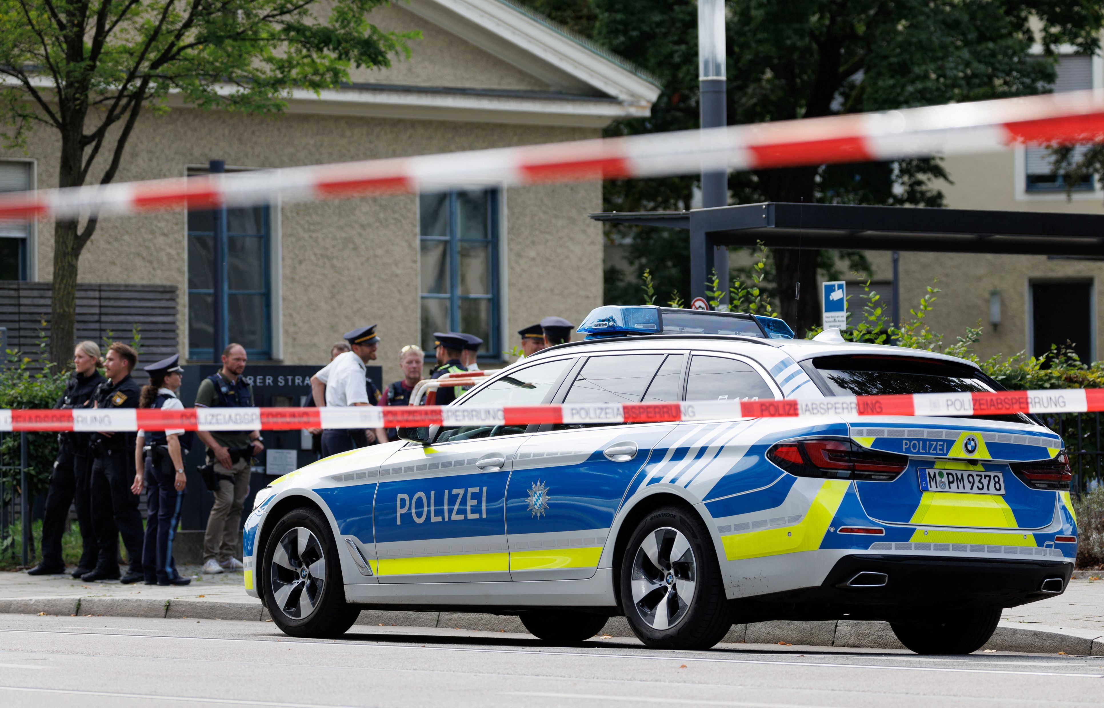 In Bayern, Deutschland, wollte ein mutmaßlicher Islamist mit zwei 40 Zentimeter langen Macheten mehrere Soldaten töten.