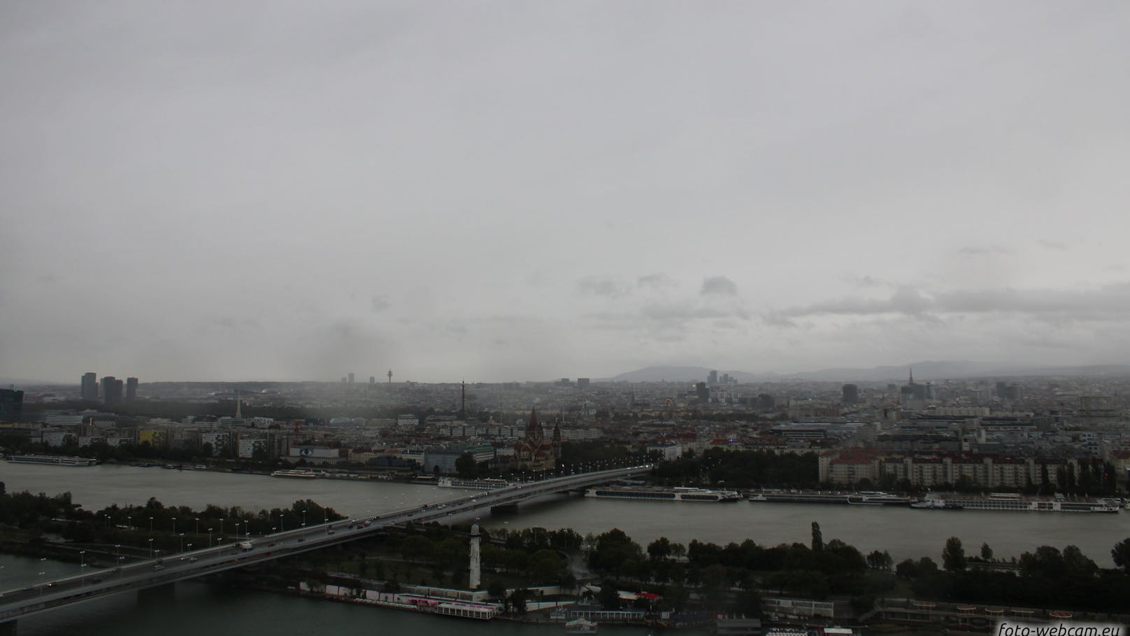 <strong>14.09.2024: Jetzt steht fest, wann das Hochwasser Wien voll trifft.</strong> Das Hochwasser trifft bald auch Wien! Die Stadt besetzt deshalb die Hochwasserzentrale der MA 45 und die beiden Wehren 1 und 2 rund um die Uhr. <a data-li-document-ref="120058776" href="https://www.heute.at/s/jetzt-steht-fest-wann-das-hochwasser-wien-voll-trifft-120058776">Die ganze Story hier &gt;&gt;&gt;</a><a data-li-document-ref="120058660" href="https://www.heute.at/s/sirenen-alarm-behoerden-jetzt-mit-dringender-warnung-120058660"></a>