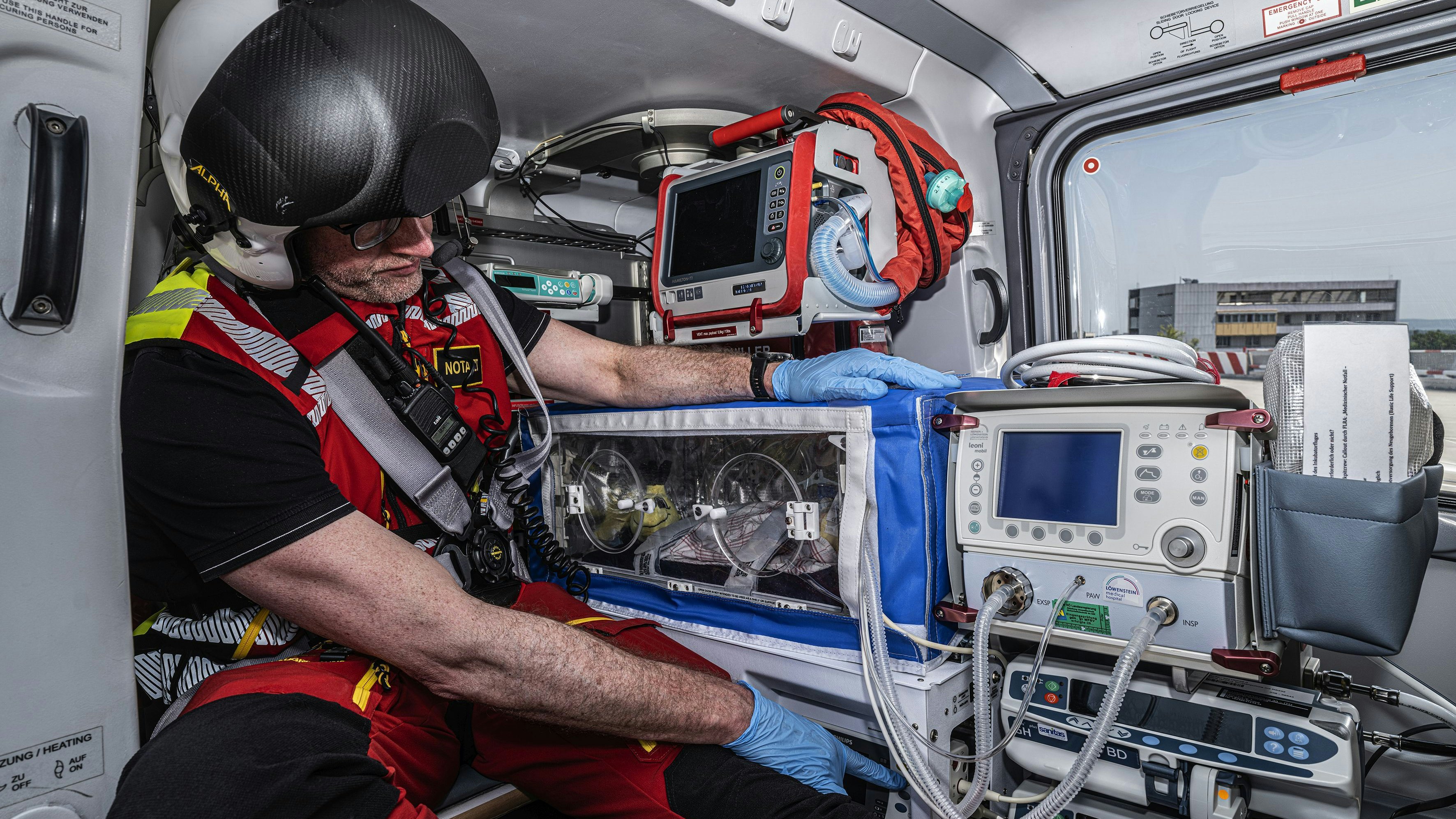 Das Innere des High-Tech-Helikopters des ÖAMTC.