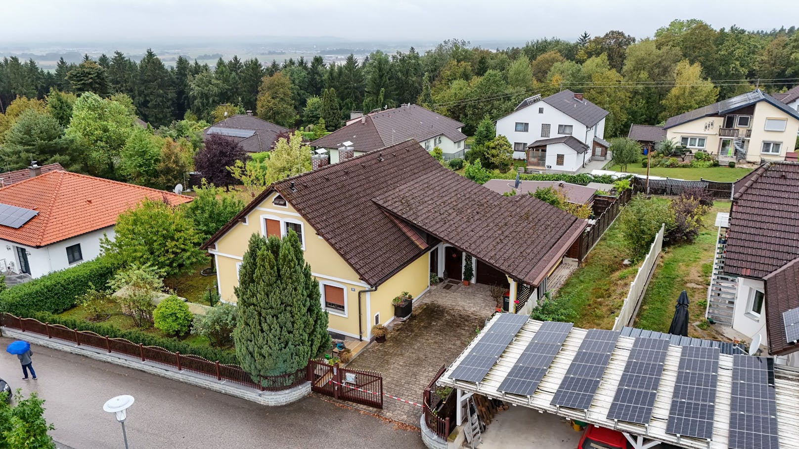 In diesem Haus in Pergkirchen bei Perg wurden die drei Leichen gefunden. 