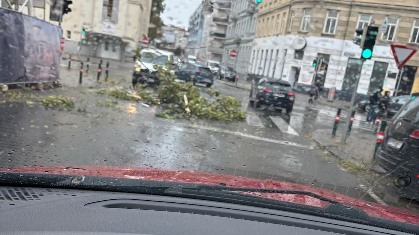 In der Oberzellergasse (3. Bezirk) mussten Autofahrer besonders vorsichtig fahren.