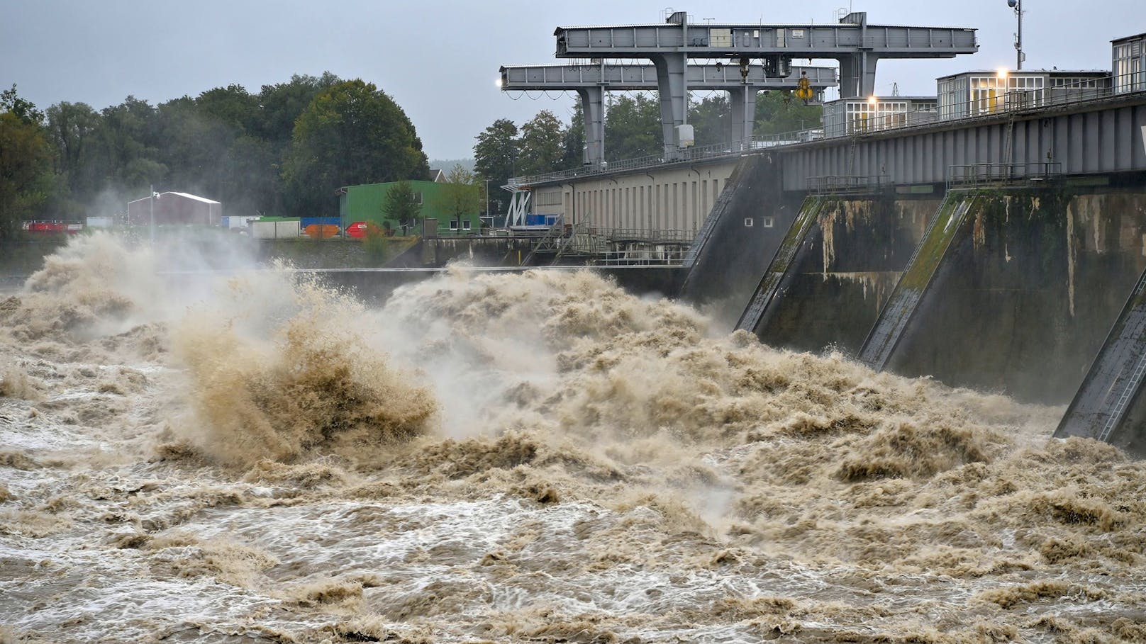 <strong>15.09.2024: Evakuierungen – Dutzende Orte sind Katastrophengebiete.</strong> Österreich wird von Starkregen getroffen. In Niederösterreich kommt ein 100-jährliches Hochwasser, <a data-li-document-ref="120058872" href="https://www.heute.at/s/evakuierungen-dutzende-orte-sind-katastrophengebiete-120058872">fast 30 Orte sind bereits Katastrophengebiete &gt;&gt;&gt;</a>