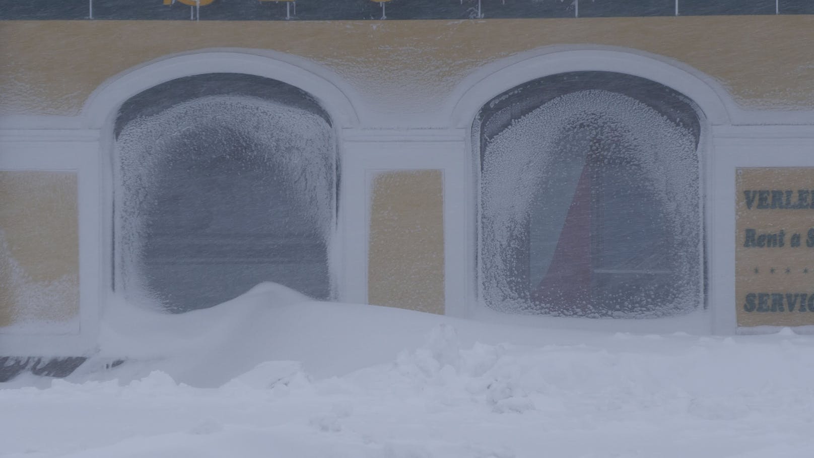 Das Vb-Tief sorgt in den Alpen für ein kräftiges Schneechaos. Oberhalb 1400 Metern ist viel Neuschnee gefallen. Was im Tiefland als Regen fällt, wird in Obertauern als Schnee gepudert.