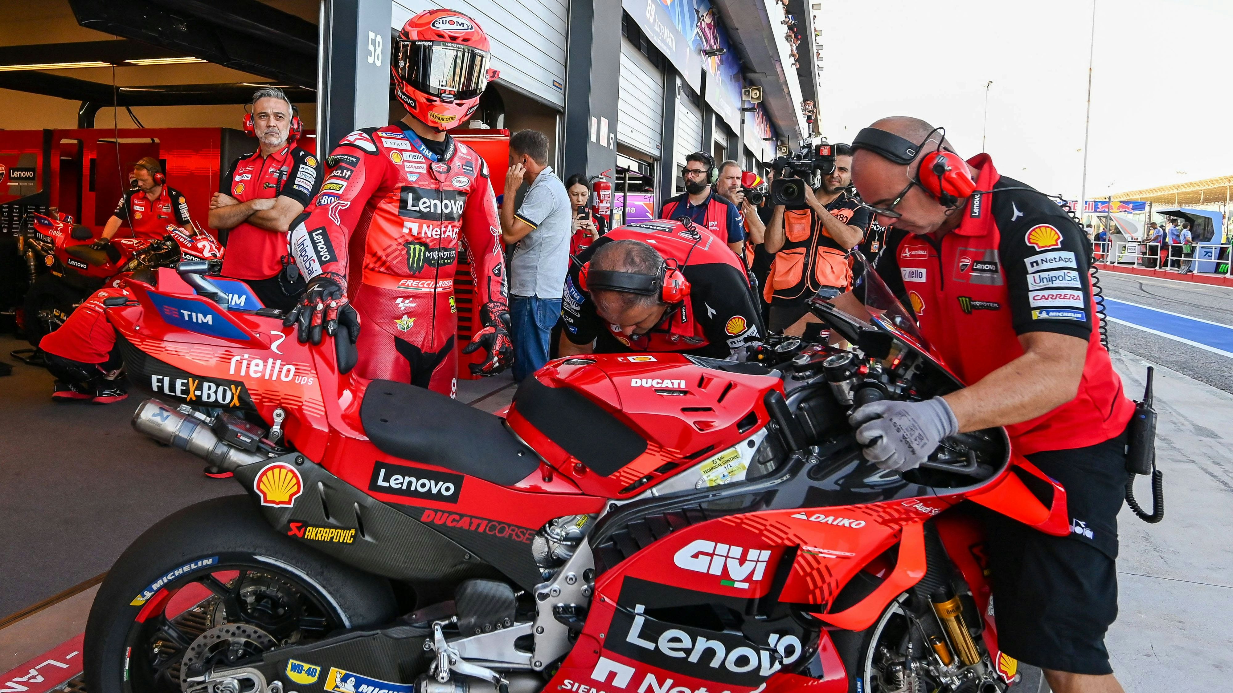 - MotoGP - Gran Premio Red Bull di San Marino e della Riviera di Rimini Paddock and Riders Francesco Bagnaia Italian Ducati Lenovo Team Ducati ready in the box during Gran Premio Red Bull di San Marino e della Riviera di Rimini Paddock and Riders, MotoGP World Championship, WM, Weltmeisterschaft in Misano, Italy, September 07 2024 Misano Italy PUBLICATIONxNOTxINxFRAxUK Copyright: xIPAxSport/ABACAx