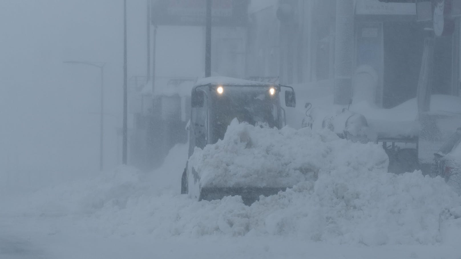 Das Vb-Tief sorgt in den Alpen für ein kräftiges Schneechaos. Oberhalb 1400 Metern ist viel Neuschnee gefallen. Was im Tiefland als Regen fällt, wird in Obertauern als Schnee gepudert.