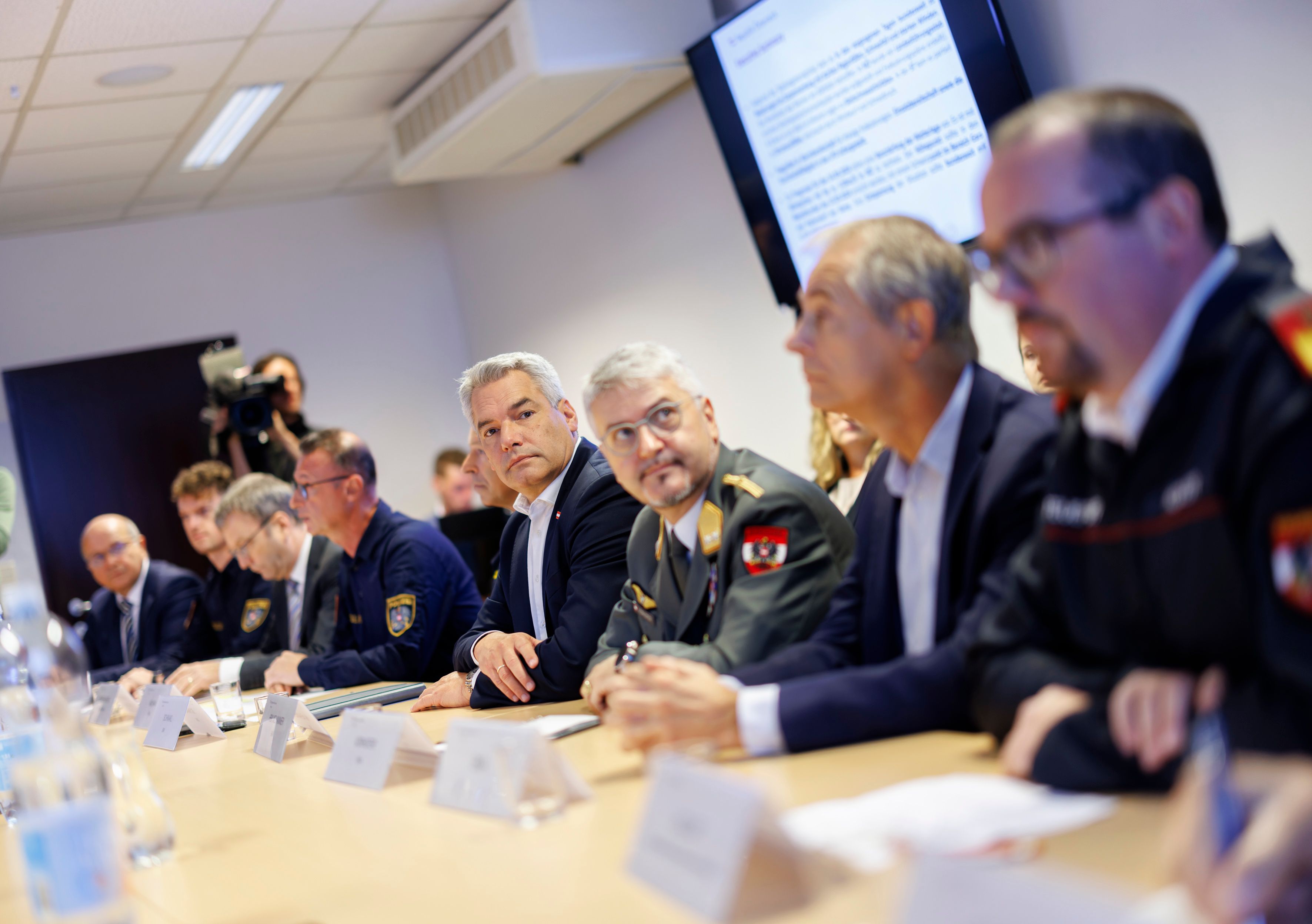 Bundeskanzler Karl Nehammer kündigte ein großes Hilfspaket für Hochwasser-Betroffene an.